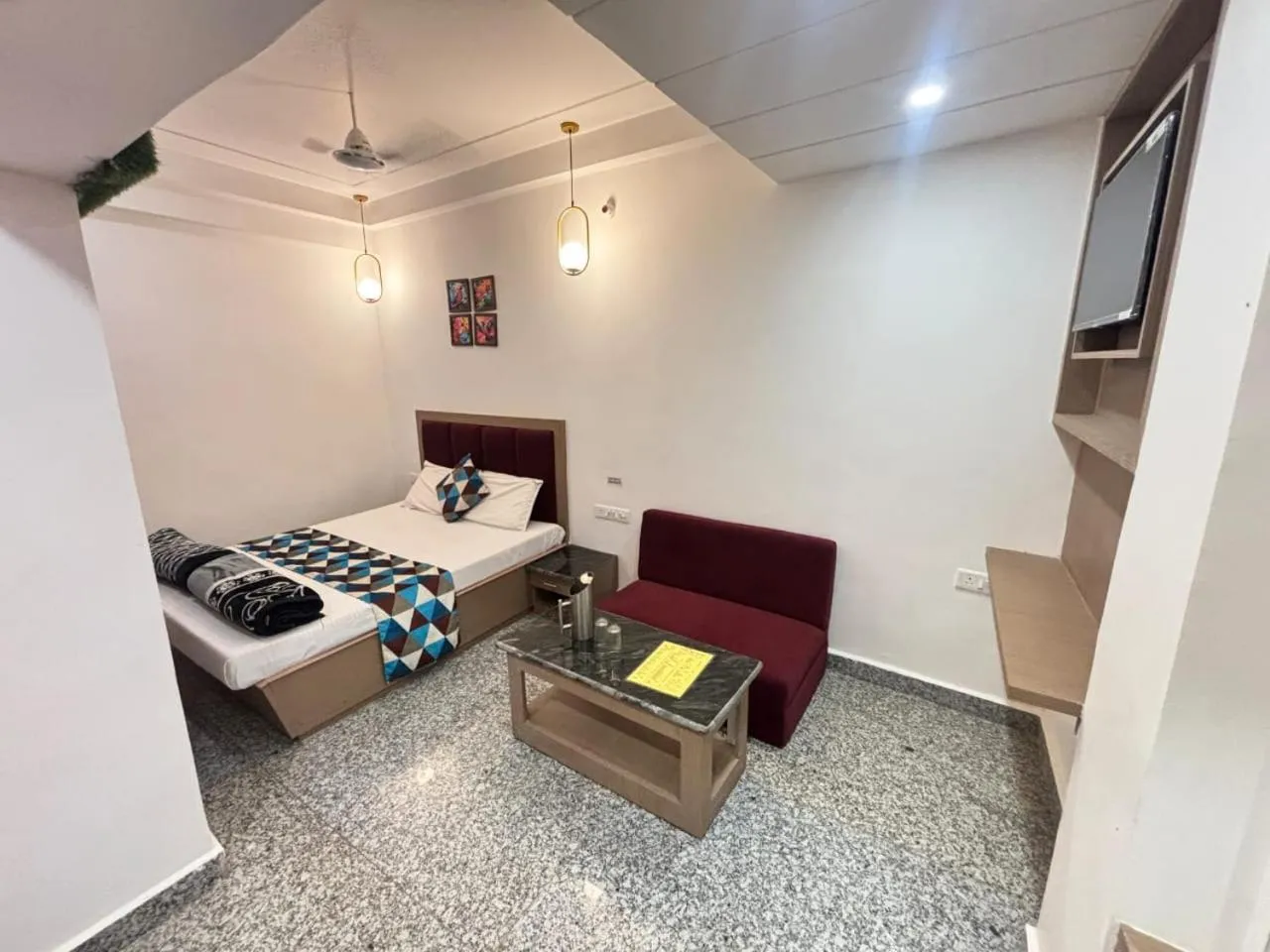 room service in Luxmi Hotel