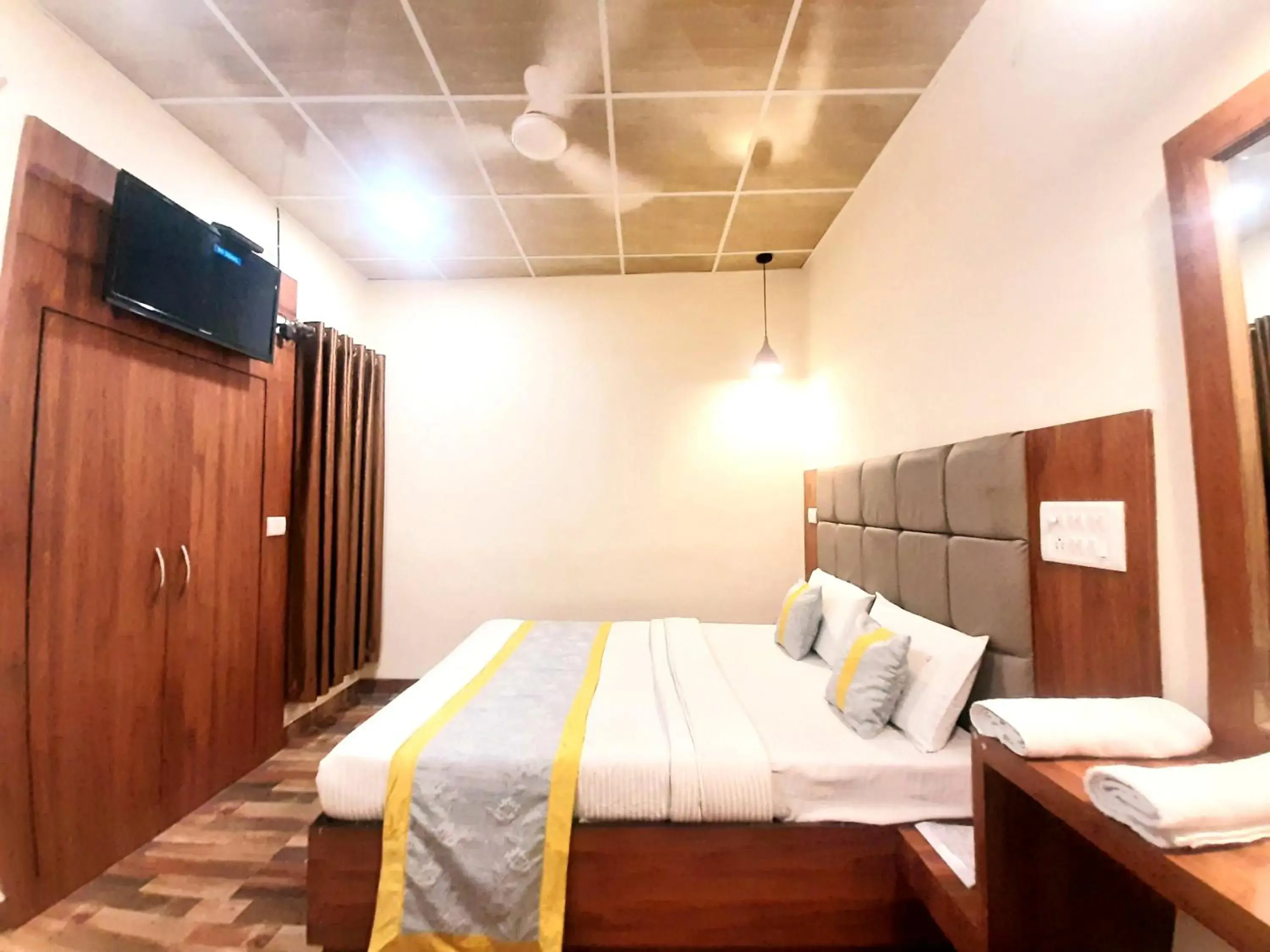 Communal lounge/ TV room, Bed in Luxmi Hotel Communal lounge/ TV room, Bed in Luxmi Hotel