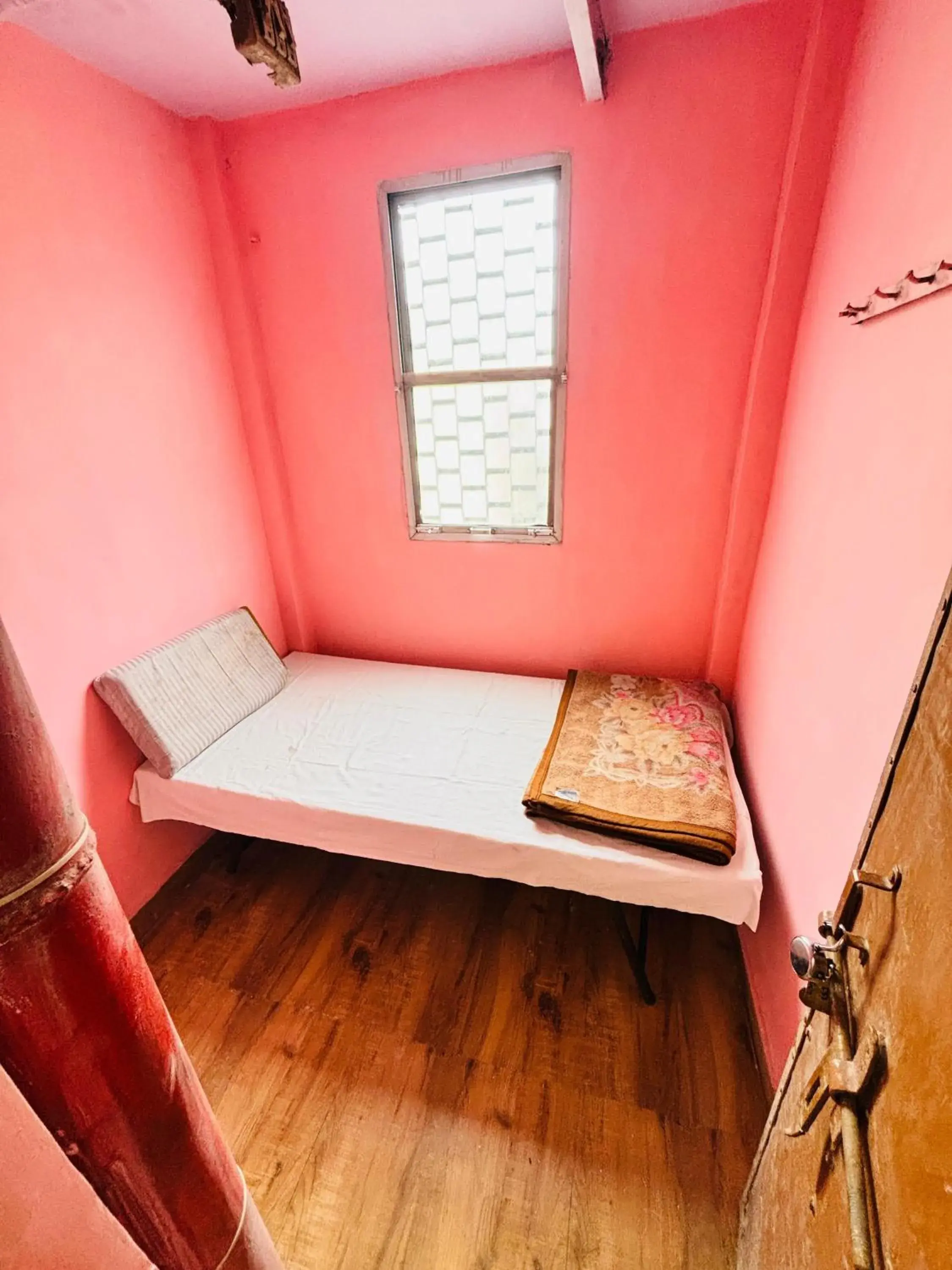 Single Room with Shared Bathroom - single occupancy in Luxmi Hotel Single Room with Shared Bathroom - single occupancy in Luxmi Hotel