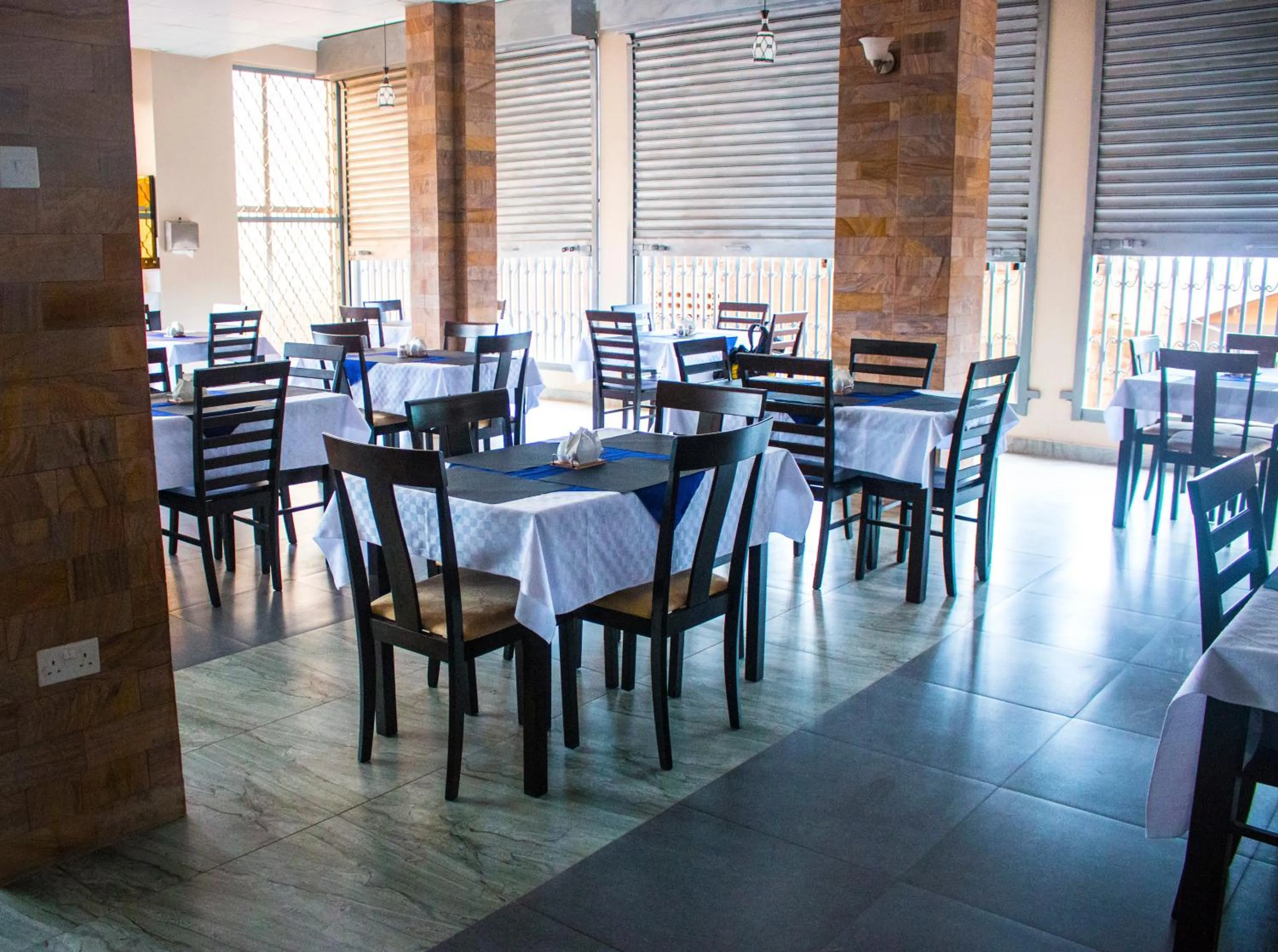 Restaurant/places to eat in Kenendia Hotel