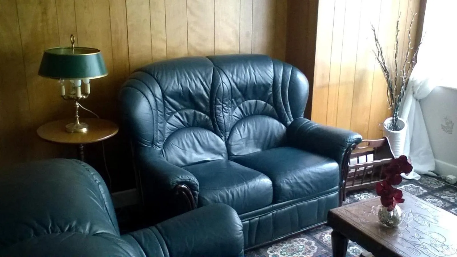 Seating area in The Albert Hotel Near Winter Gardens