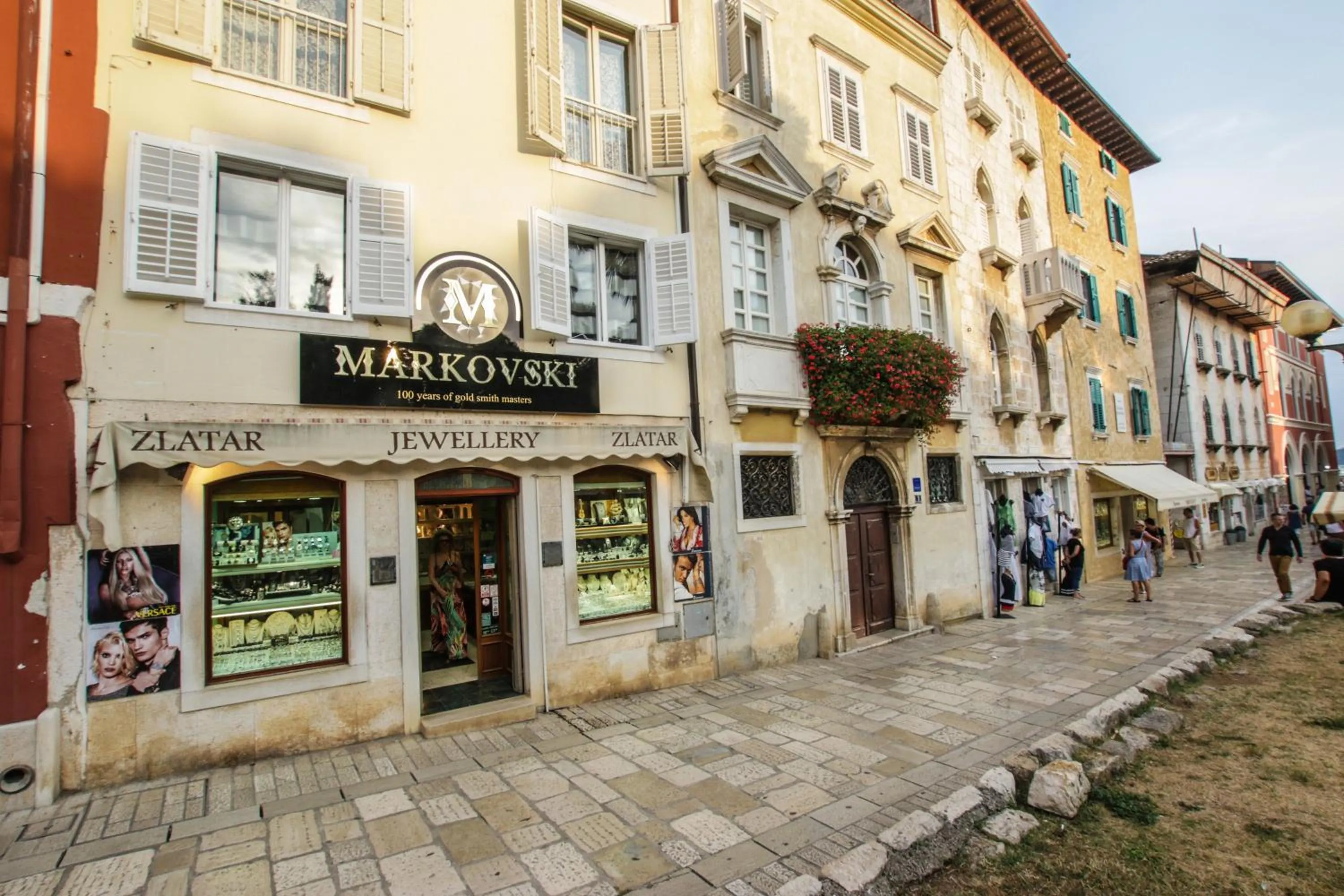 Property building in Apartment Markovski