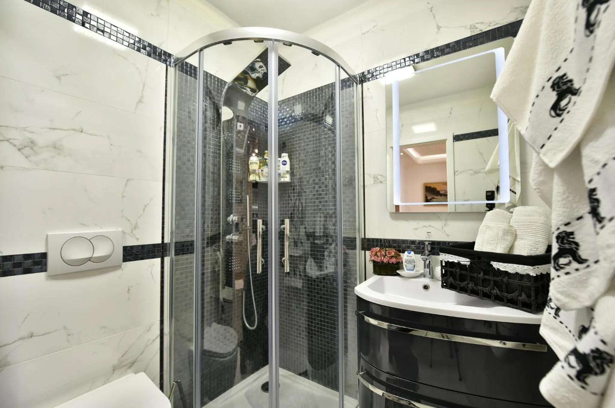 Shower in Apartment Markovski