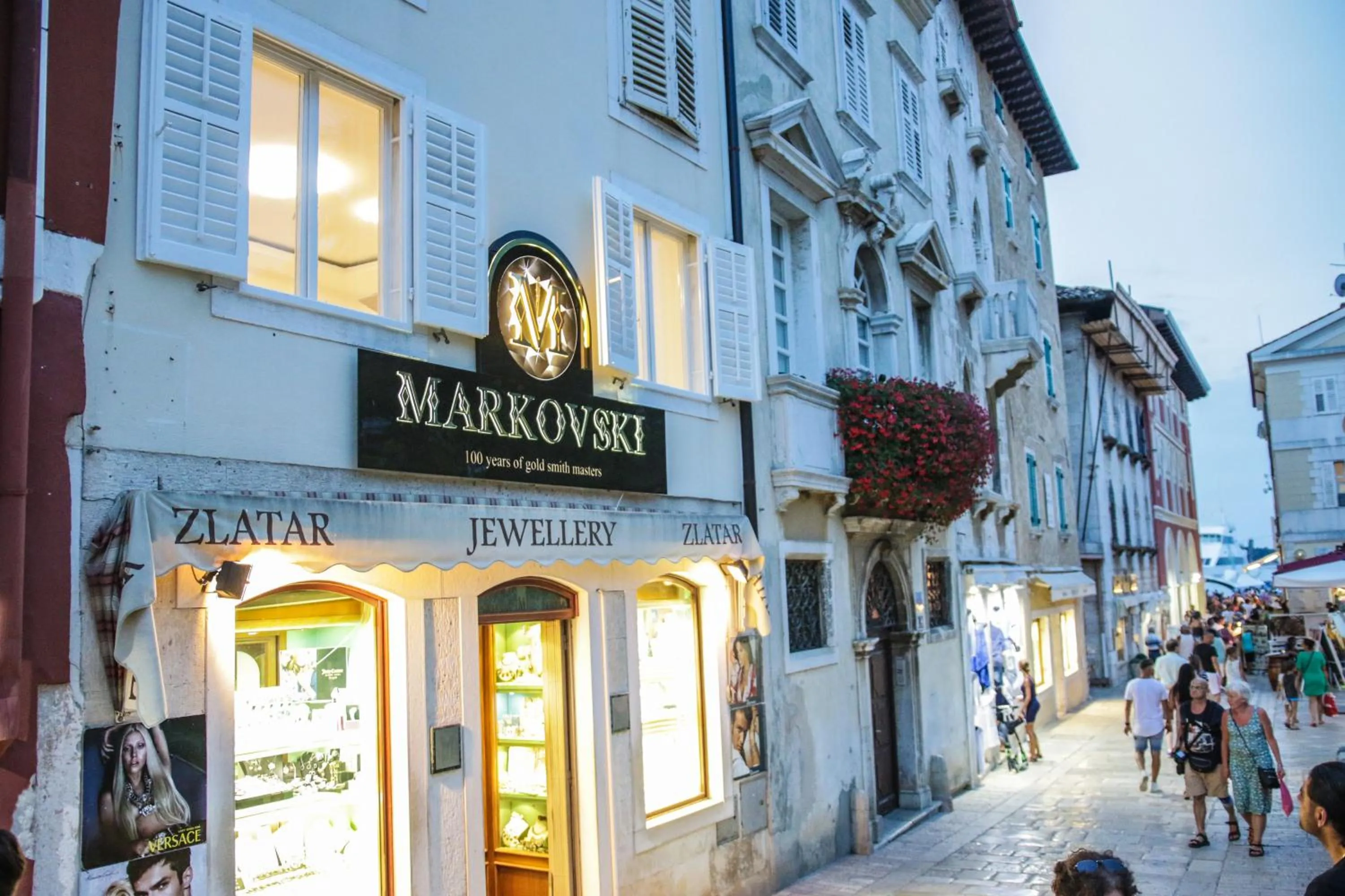 Property building in Apartment Markovski
