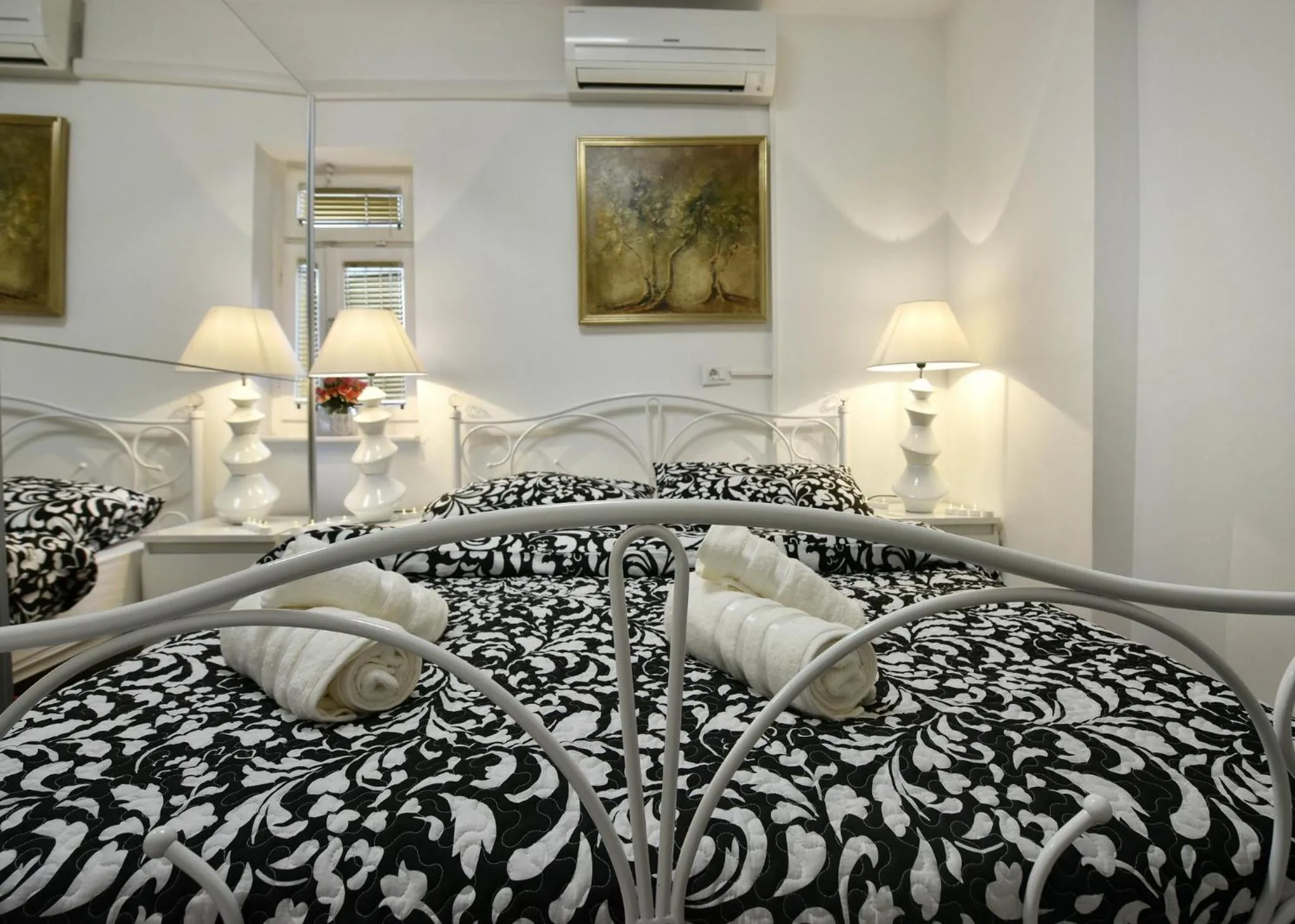 Bed in Apartment Markovski