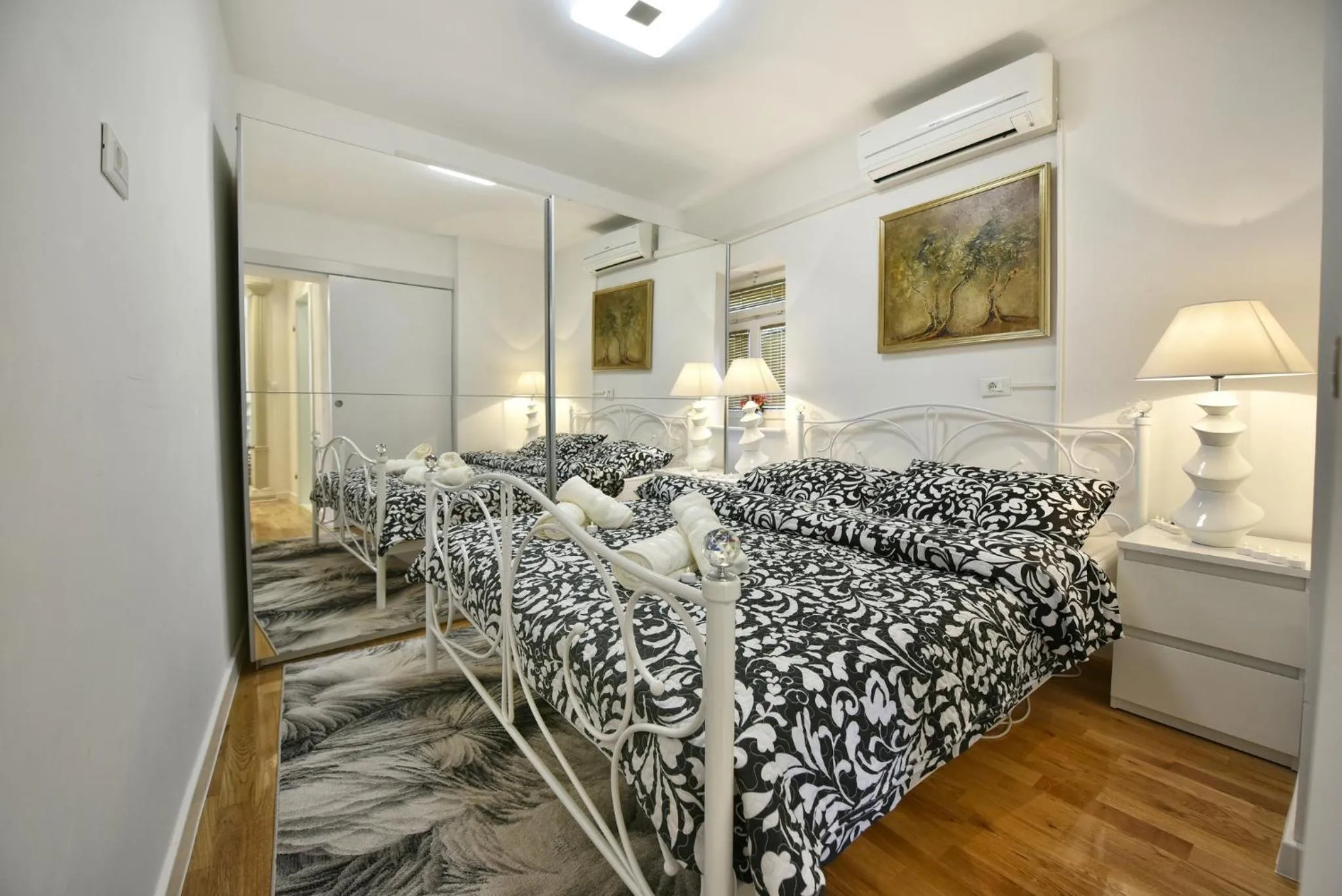 Bed in Apartment Markovski