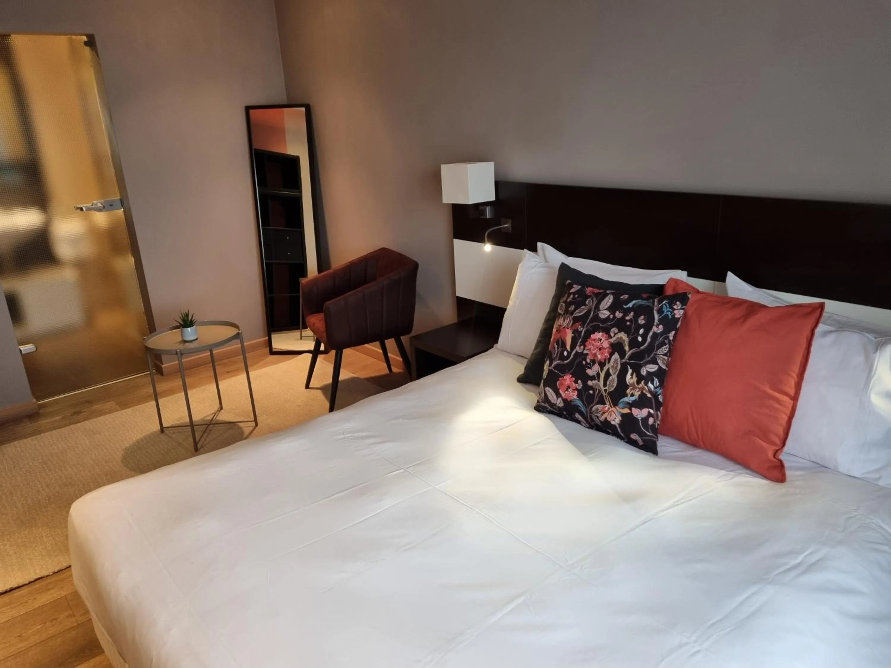 Photo of the whole room, Bed in Skol l'Original