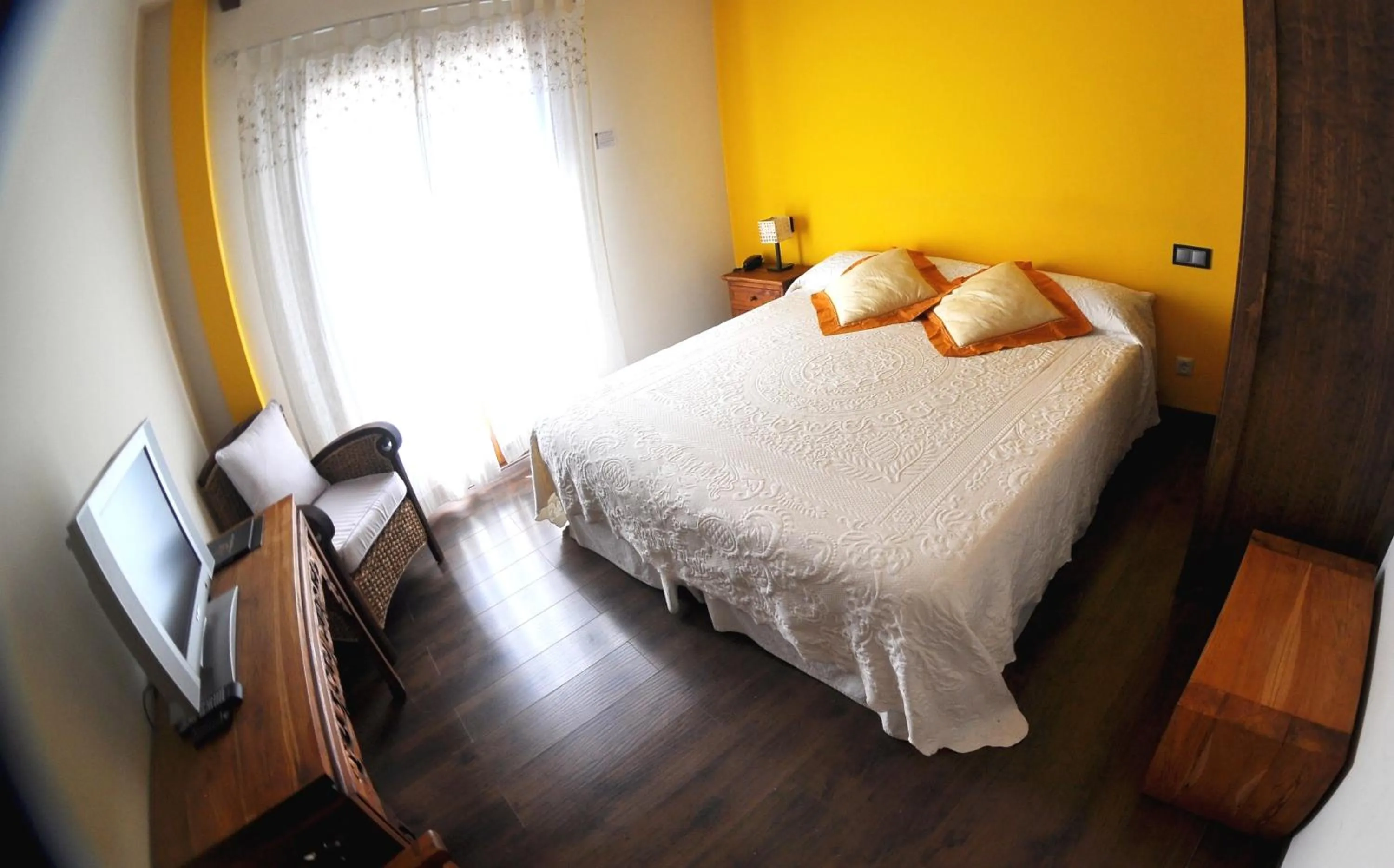 Photo of the whole room in La Posada del Casar