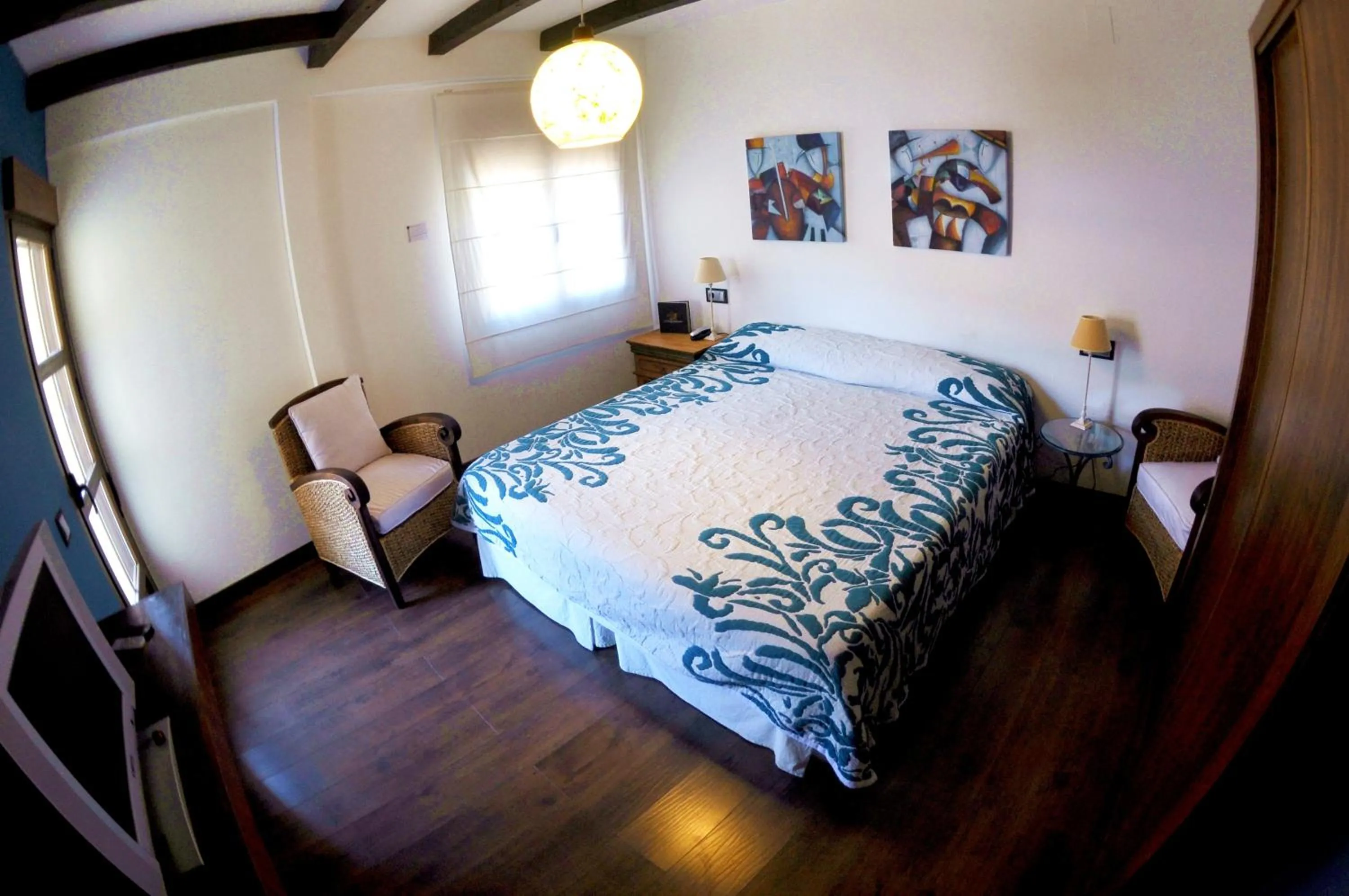 Photo of the whole room in La Posada del Casar