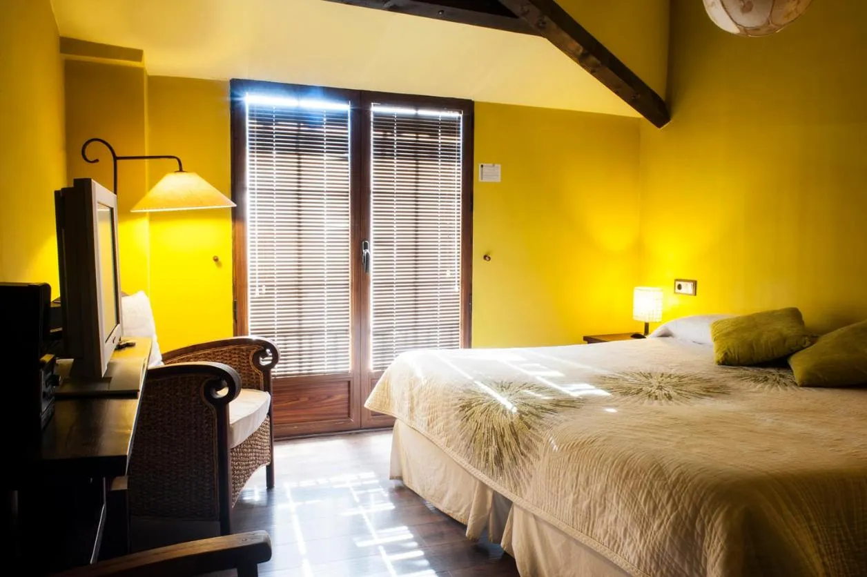 Photo of the whole room in La Posada del Casar