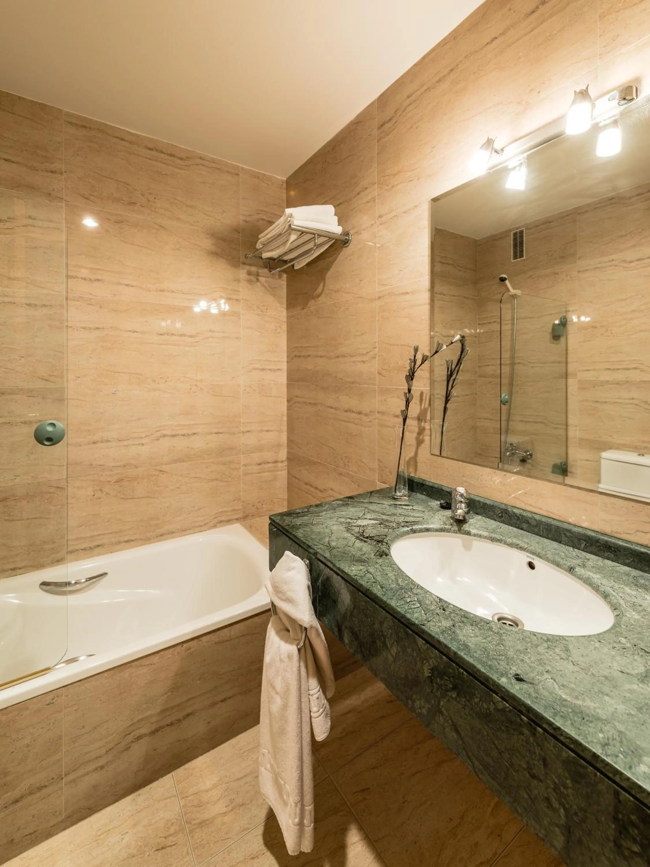 Bathroom in Hotel Ruta del Duero