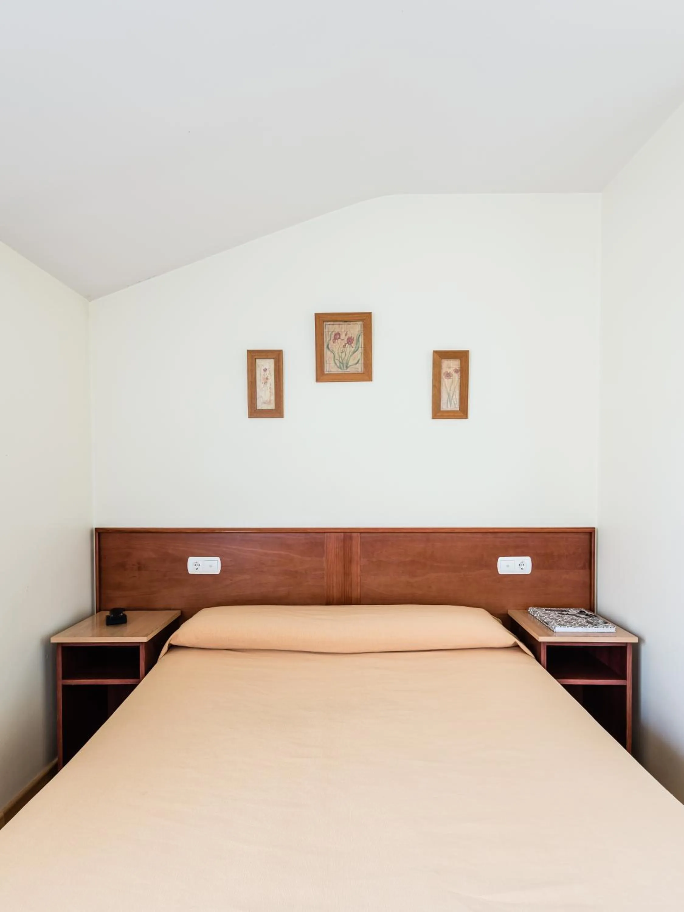 Bedroom, Bed in Hotel Ruta del Duero