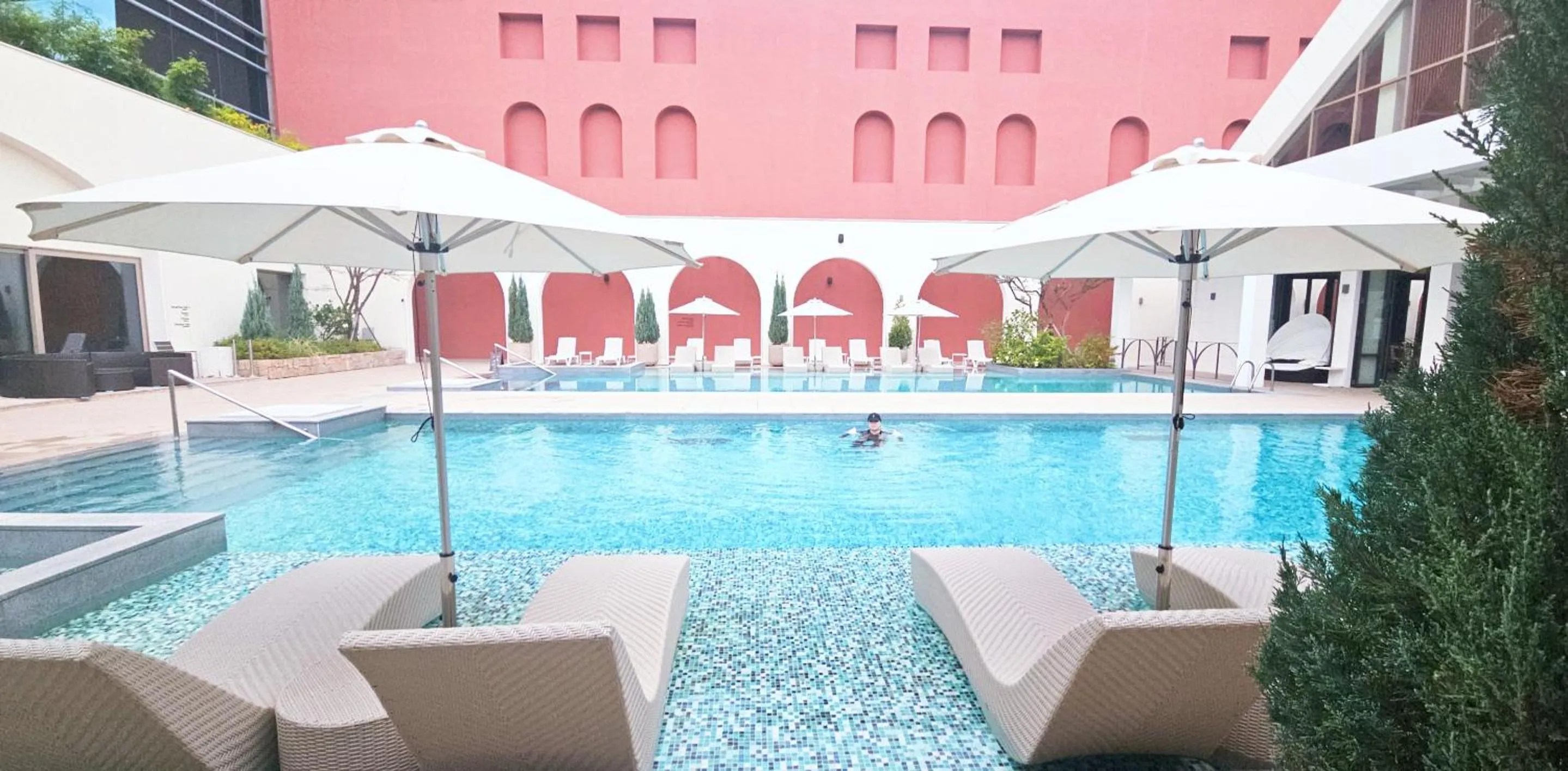 Swimming pool in Hotel Interburgo Exco