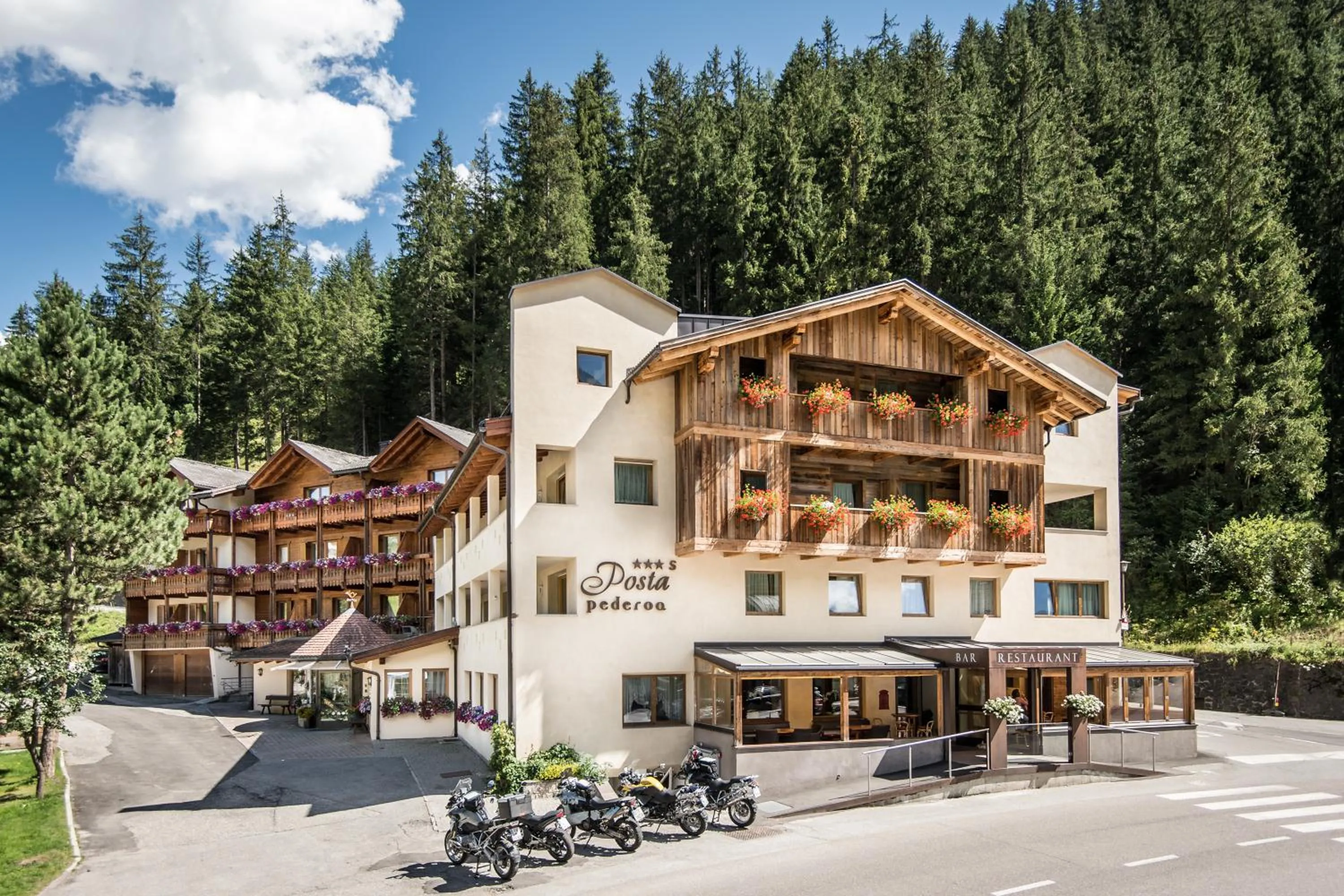 Property building in Albergo Posta Pederoa