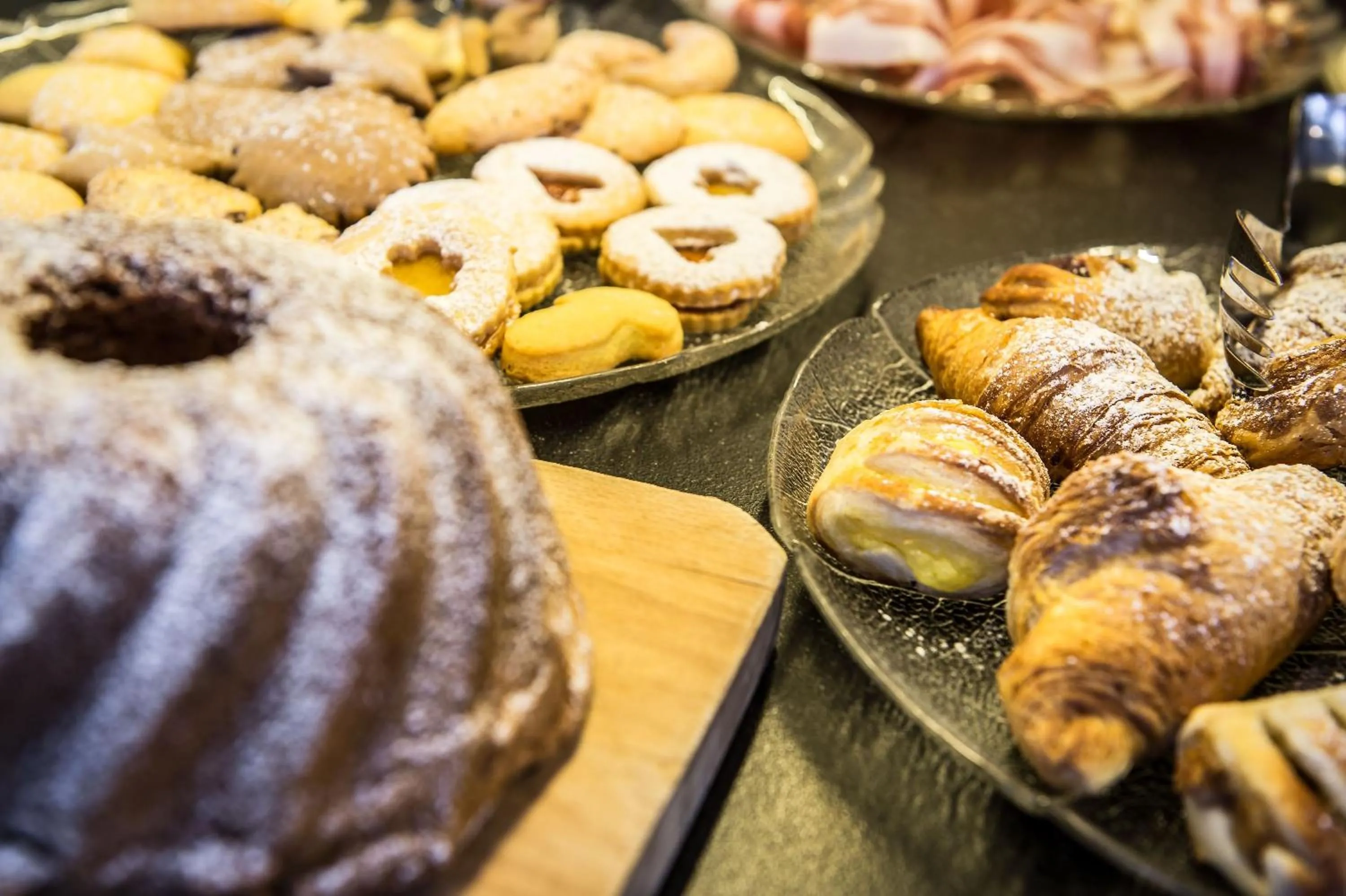 Restaurant/places to eat in Albergo Posta Pederoa