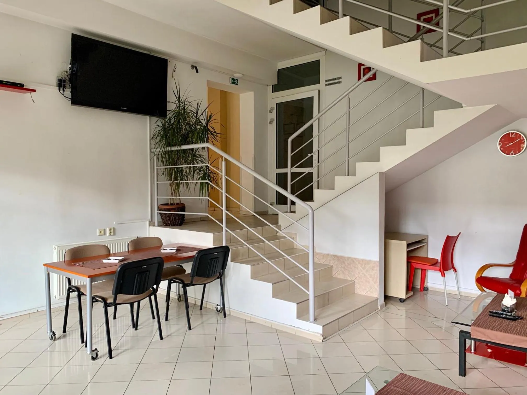 Communal lounge/ TV room in Hotel Orlan