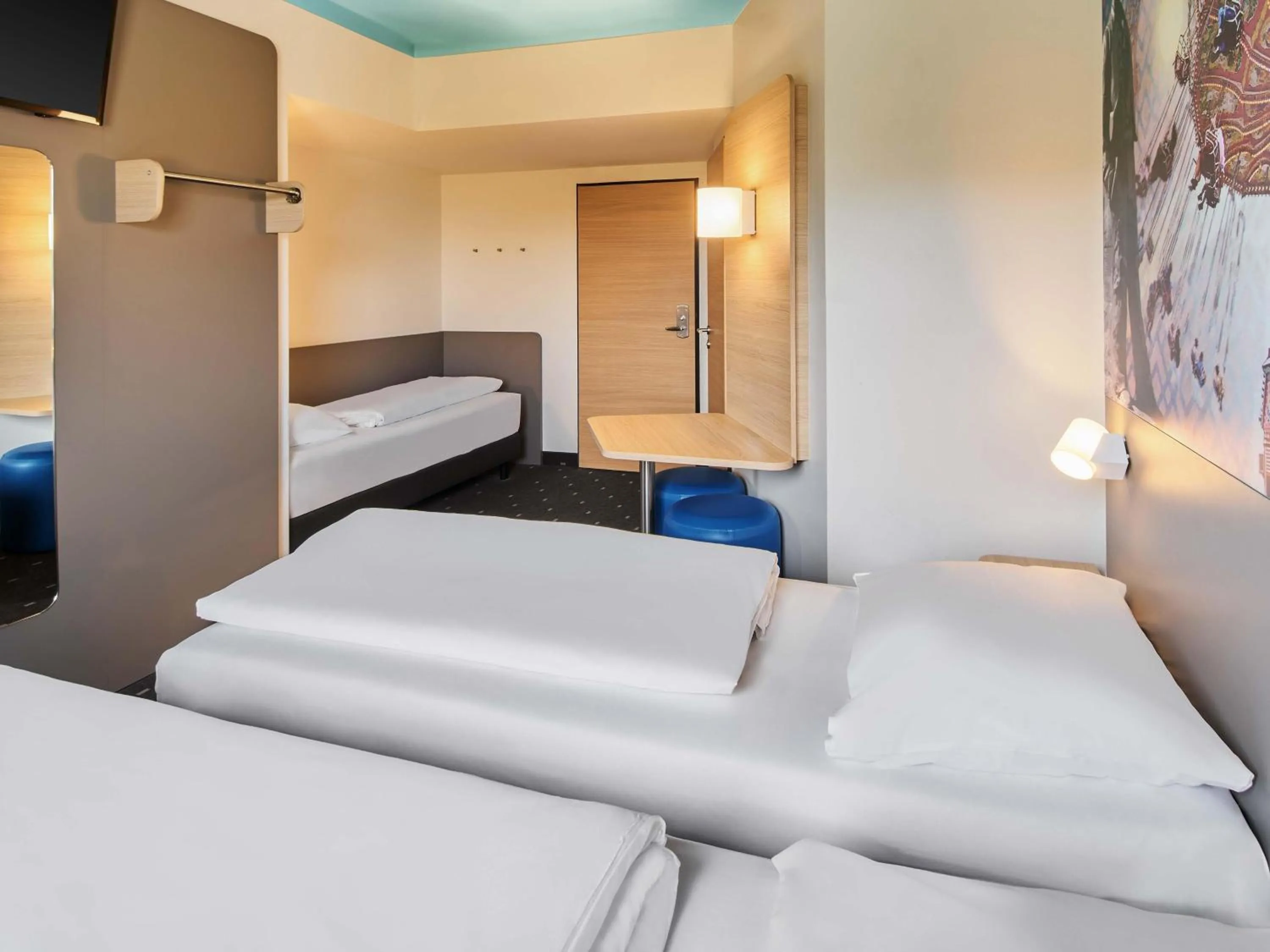 Photo of the whole room, Bed in B&B Hotel Darmstadt