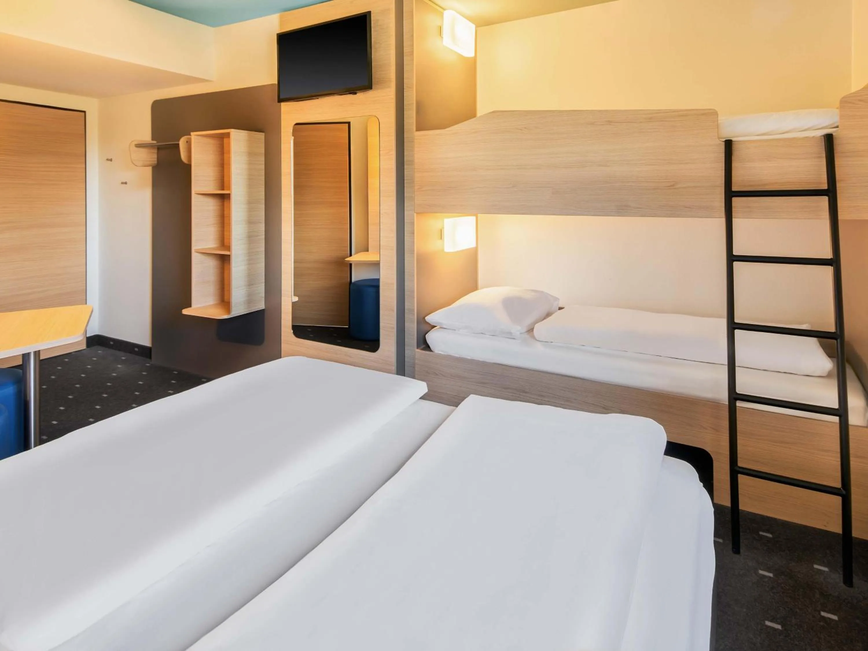 Photo of the whole room, Bed in B&B Hotel Darmstadt