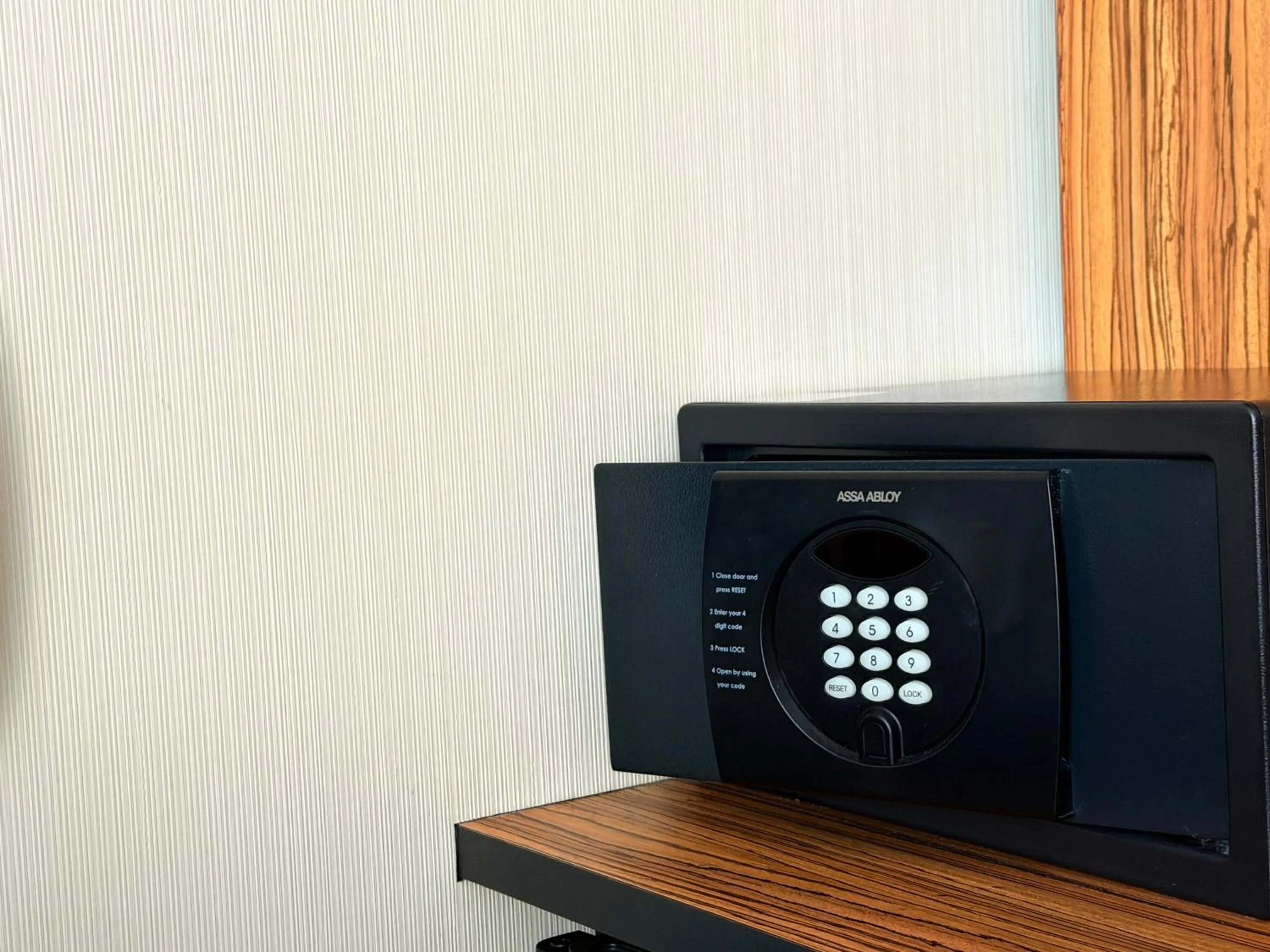 safe in Hôtel de L'Esperance