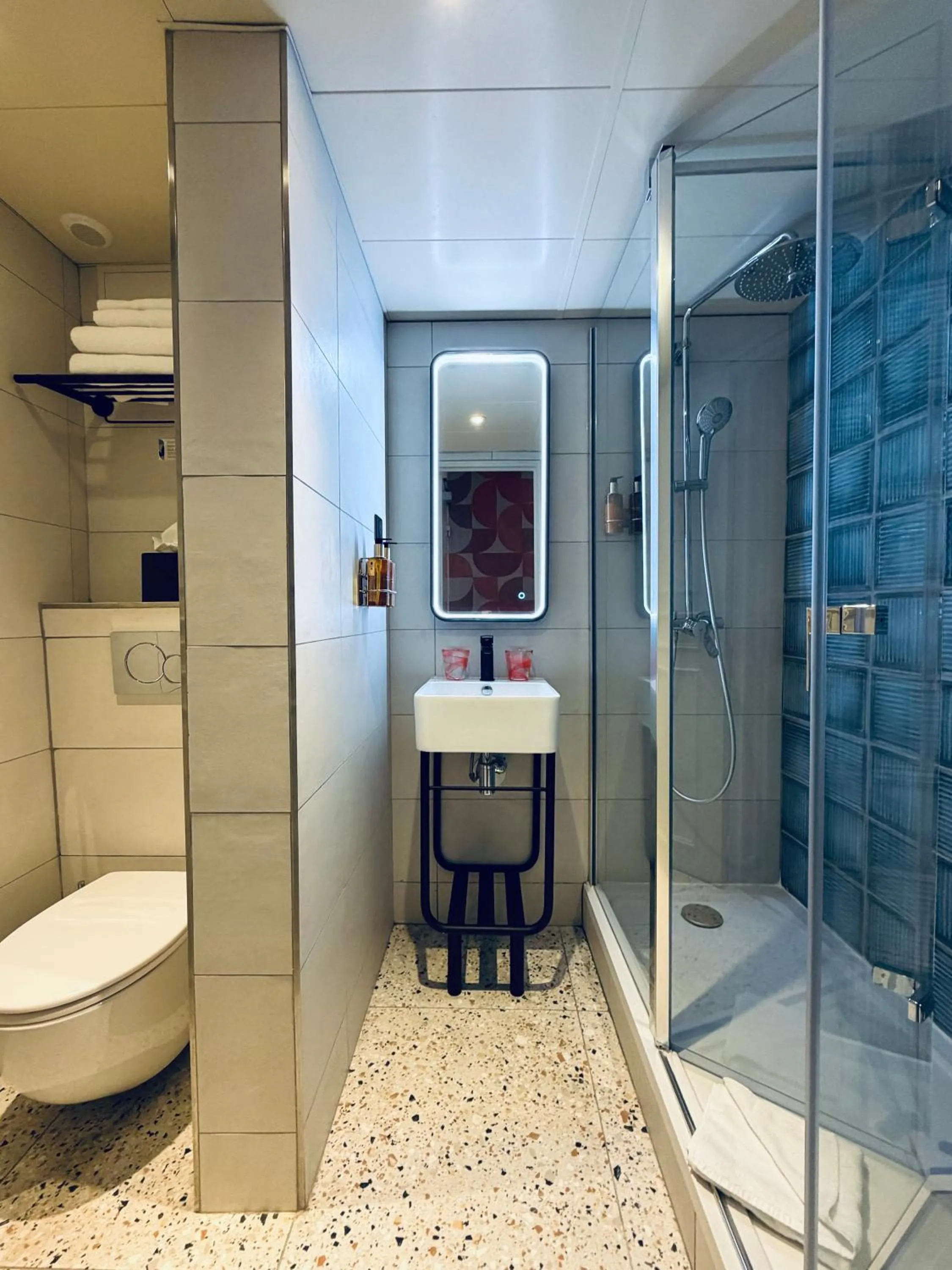 Bathroom in Hôtel de L'Esperance