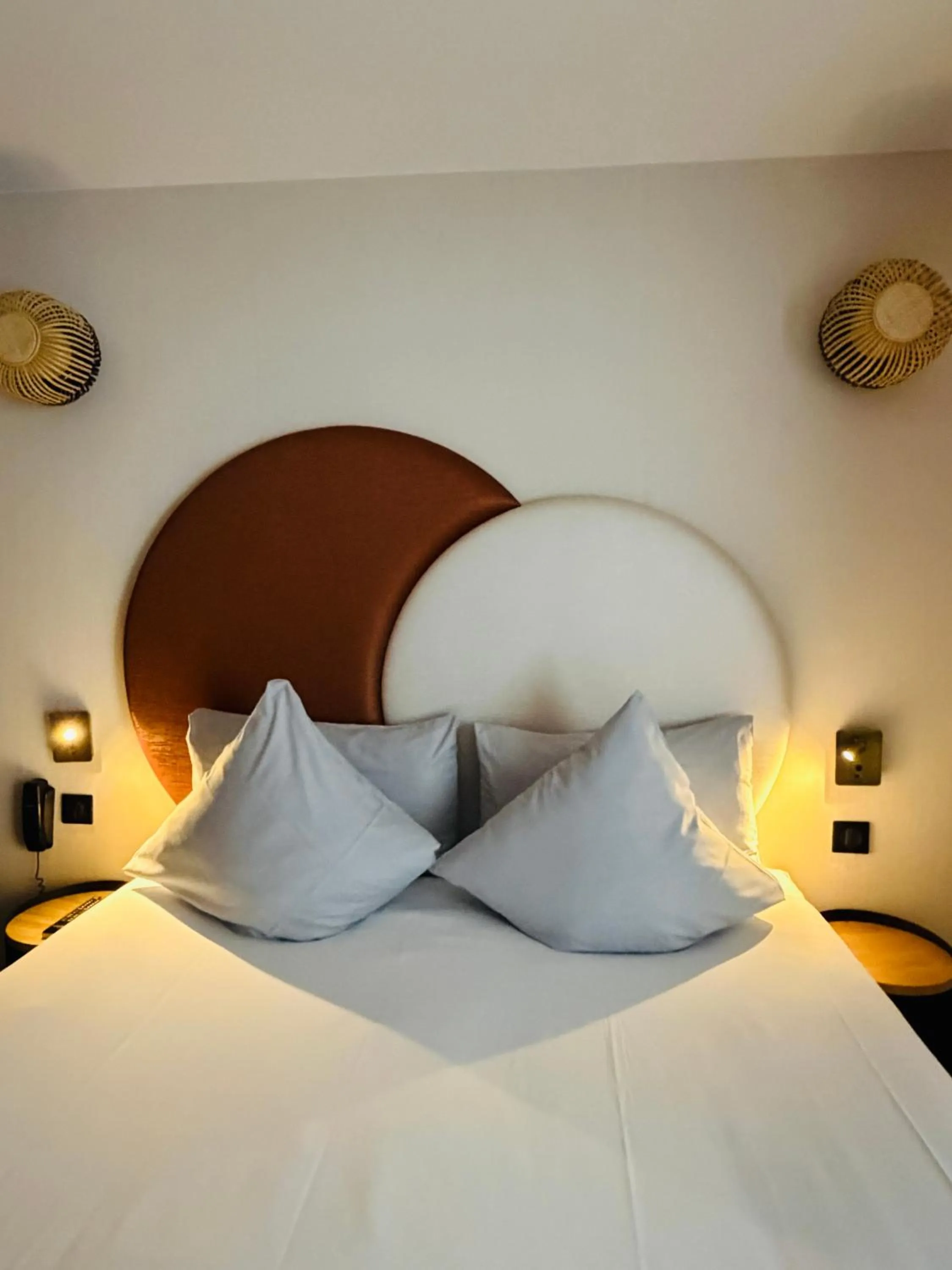 Bedroom, Bed in Hôtel de L'Esperance