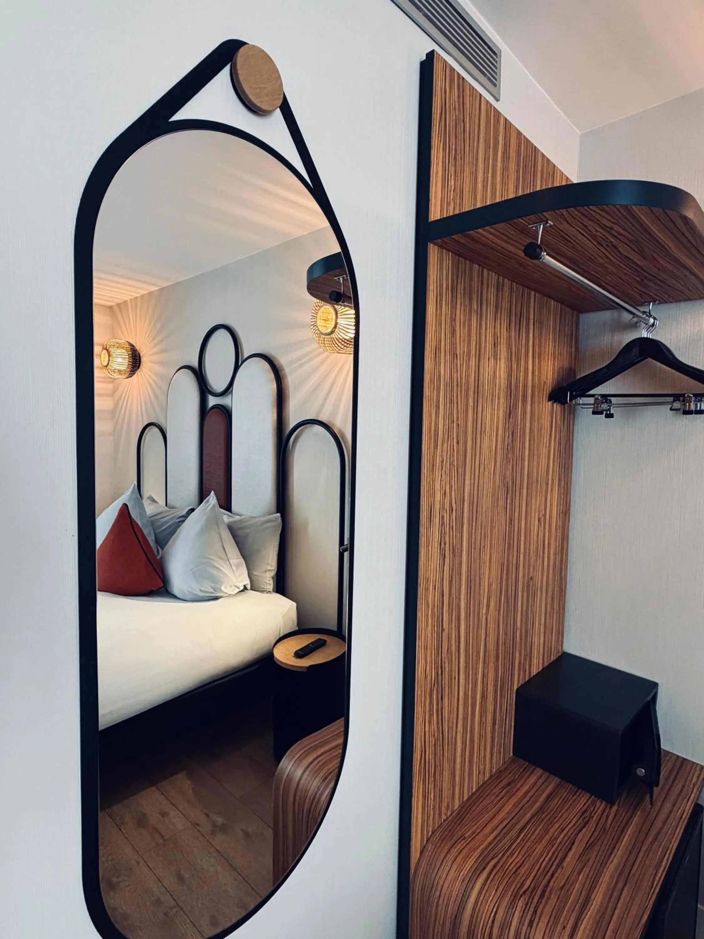 Bedroom, Bed in Hôtel de L'Esperance