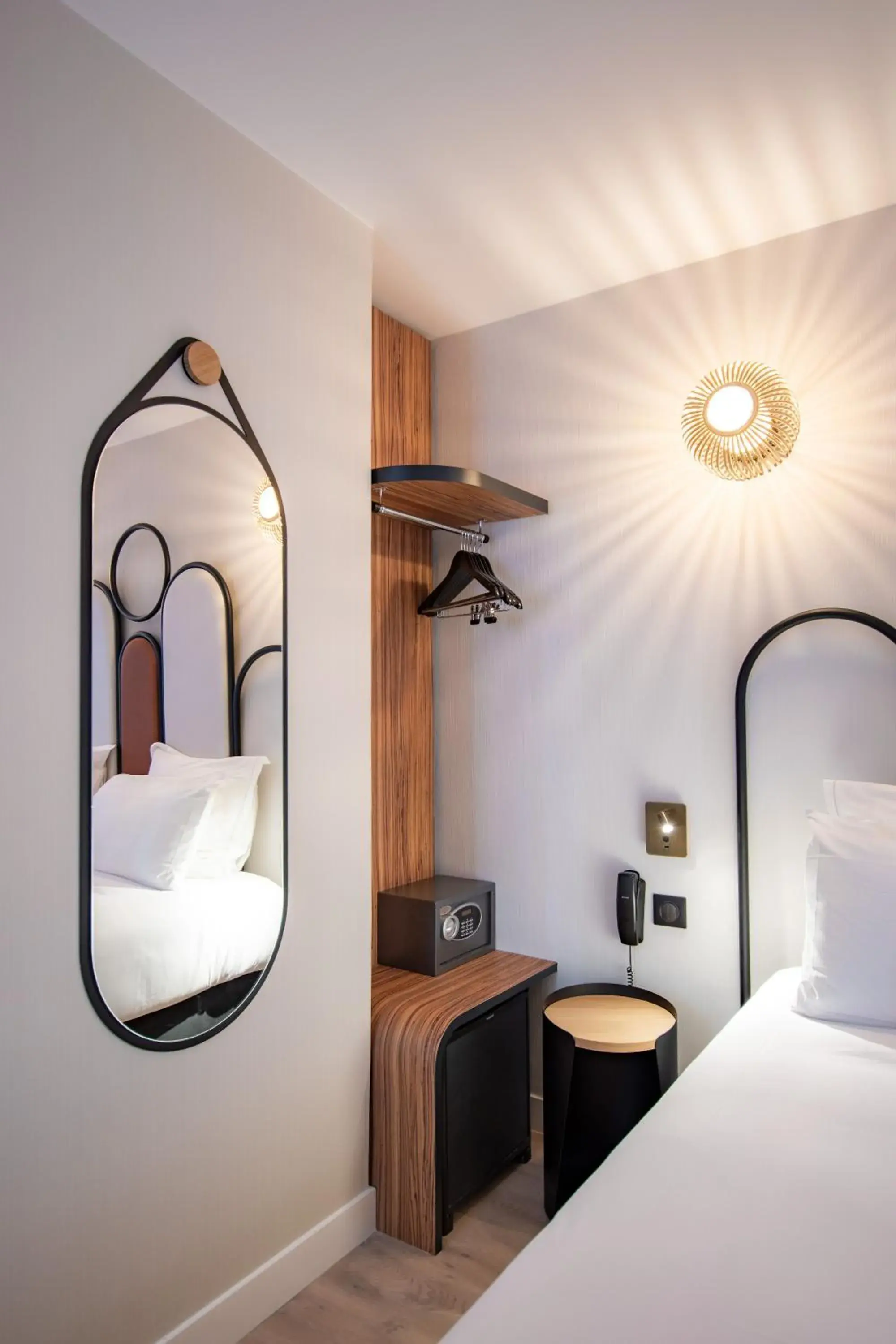 Bedroom, Bed in Hôtel de L'Esperance Bedroom, Bed in Hôtel de L'Esperance