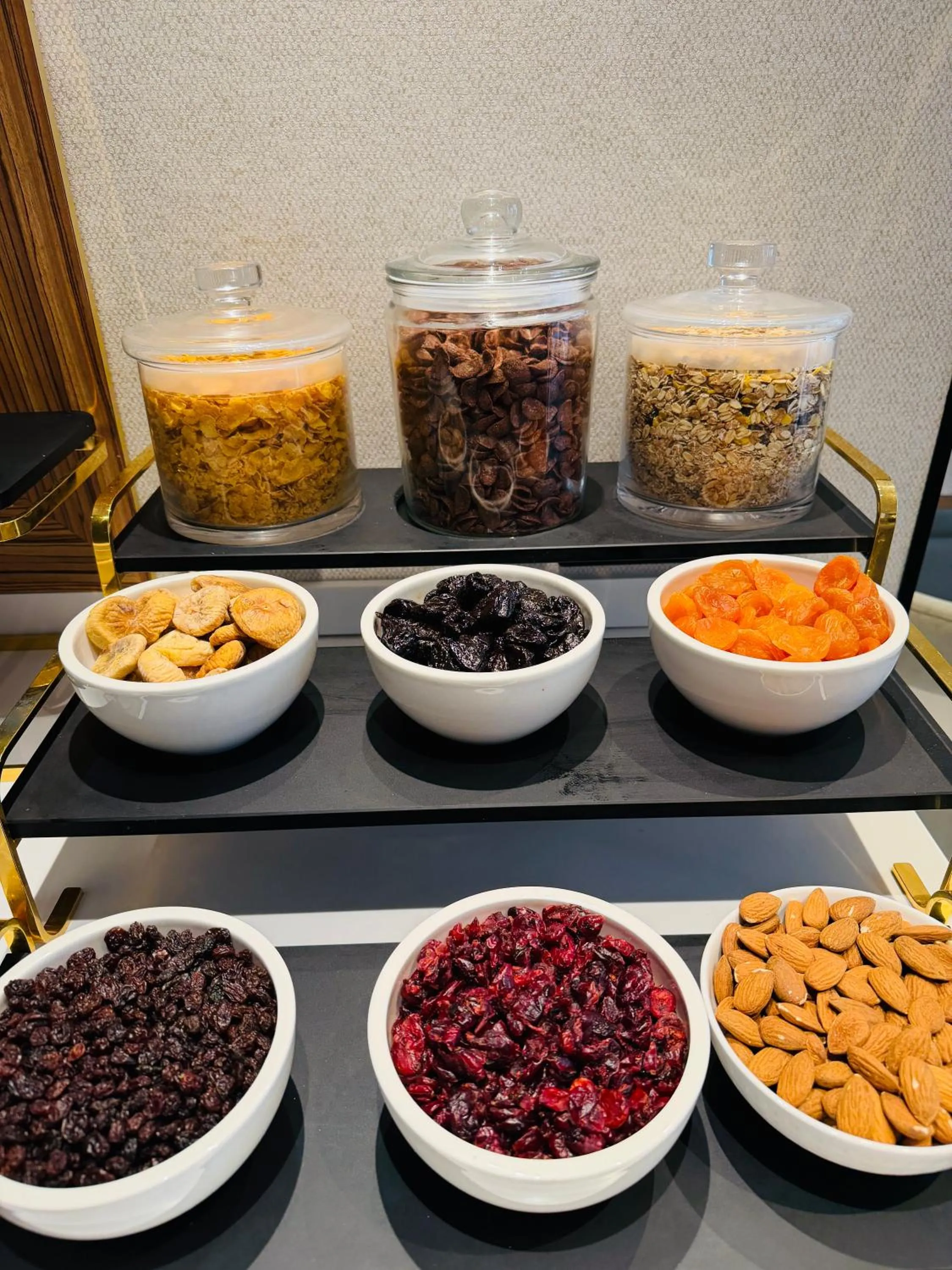 Buffet breakfast in Hôtel de L'Esperance