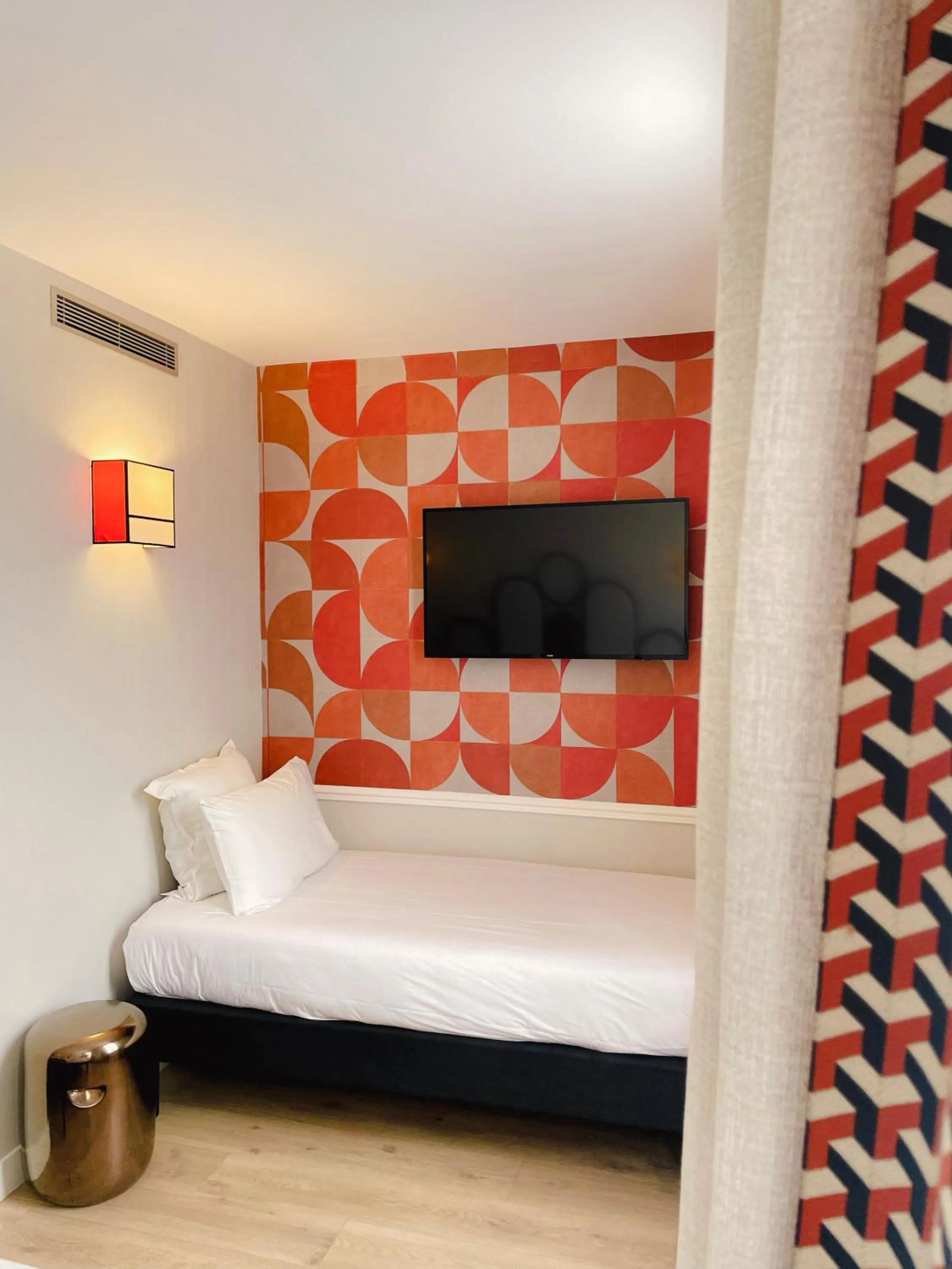 Bed in Hôtel de L'Esperance