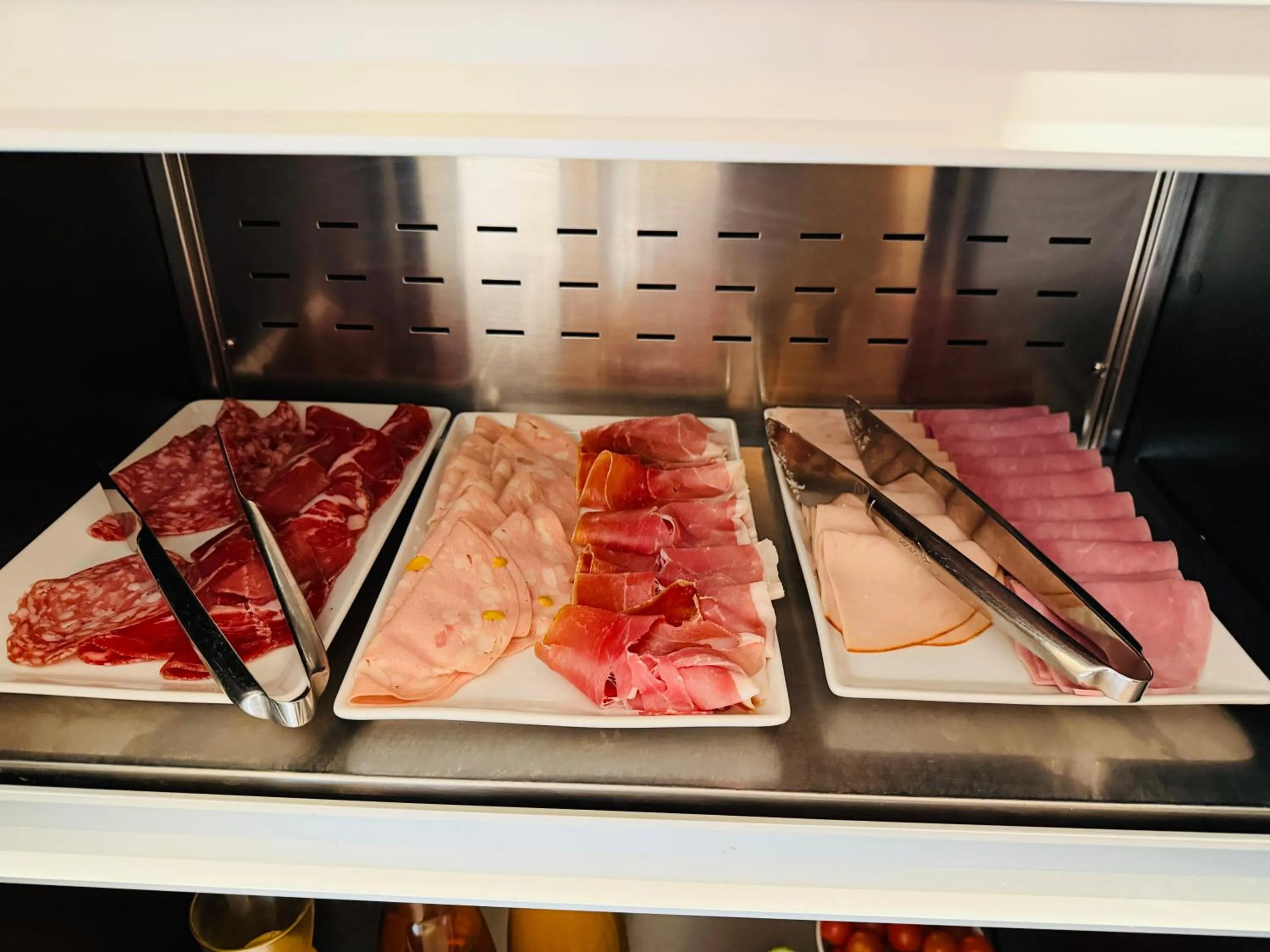 Buffet breakfast in Hôtel de L'Esperance