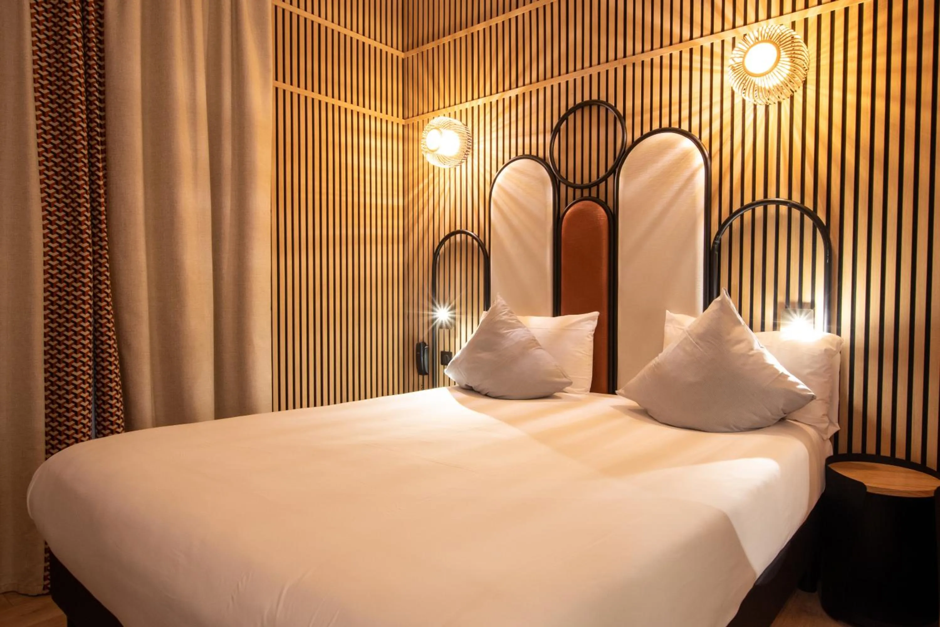 Bed in Hôtel de L'Esperance