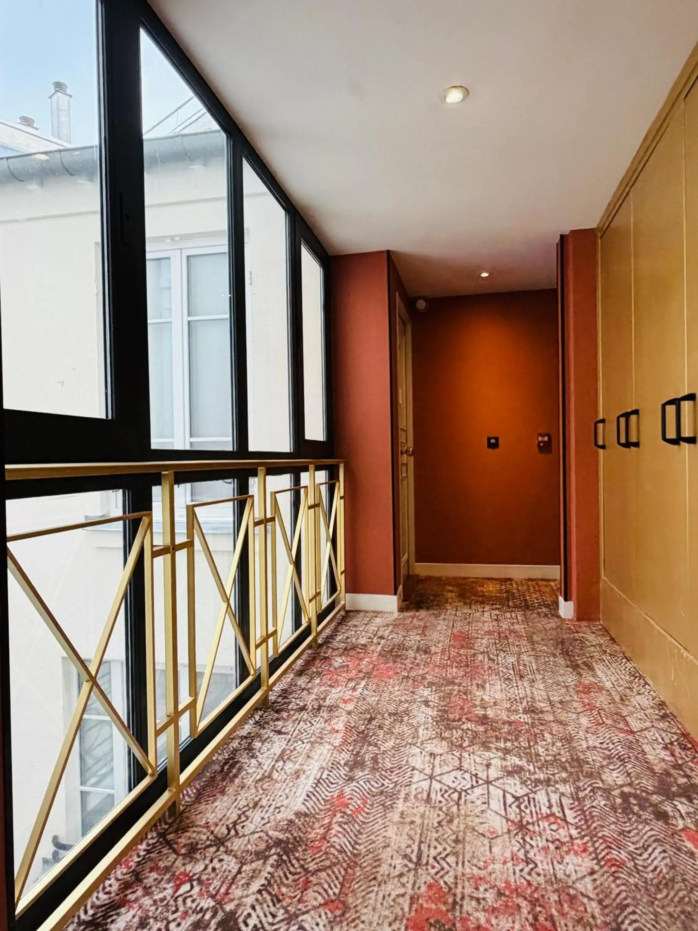 Property building in Hôtel de L'Esperance Property building in Hôtel de L'Esperance