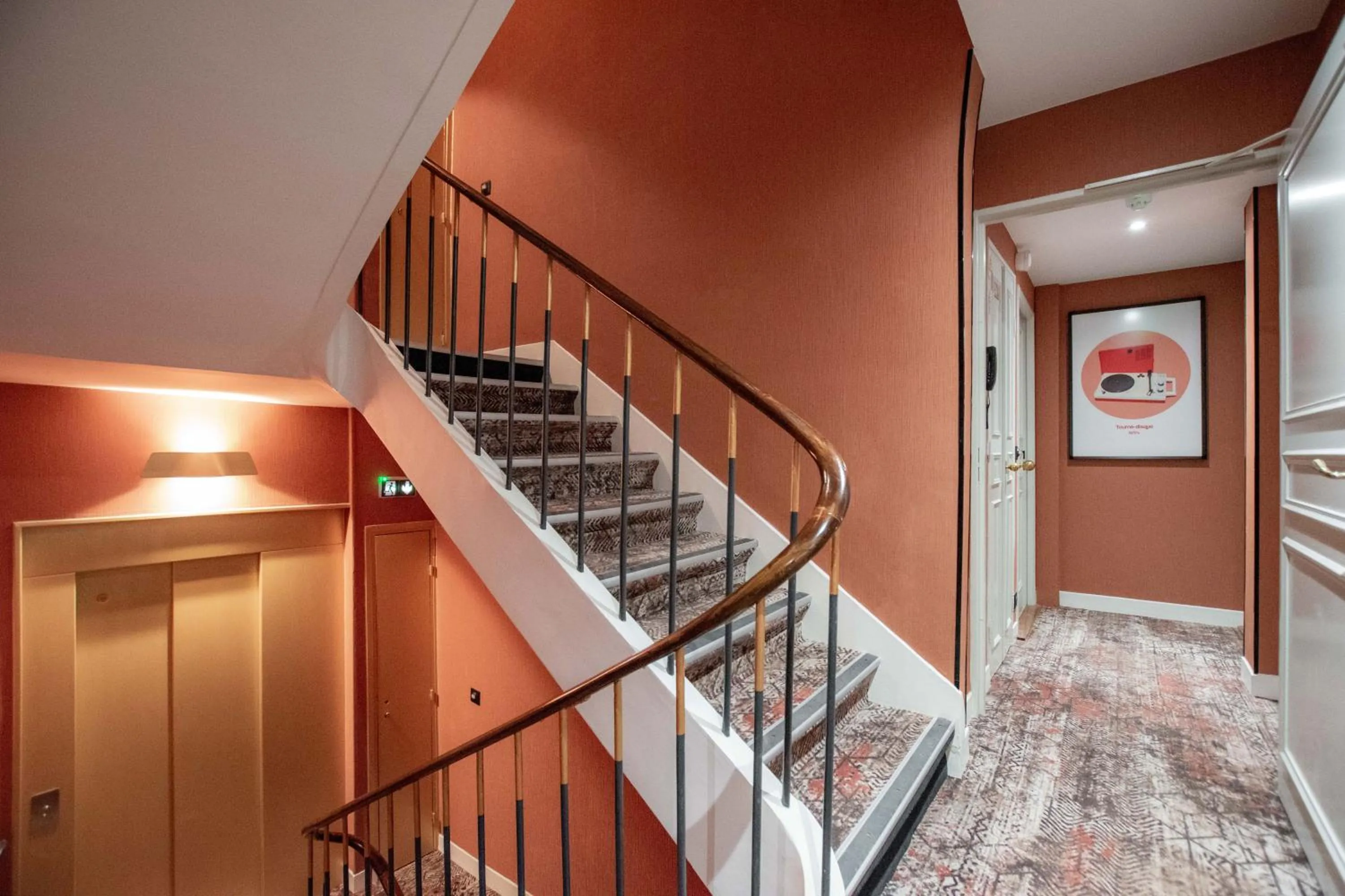 Property building in Hôtel de L'Esperance