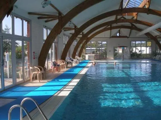 Swimming pool in MOBIL HOME 43 dans Camping 4 Etoiles