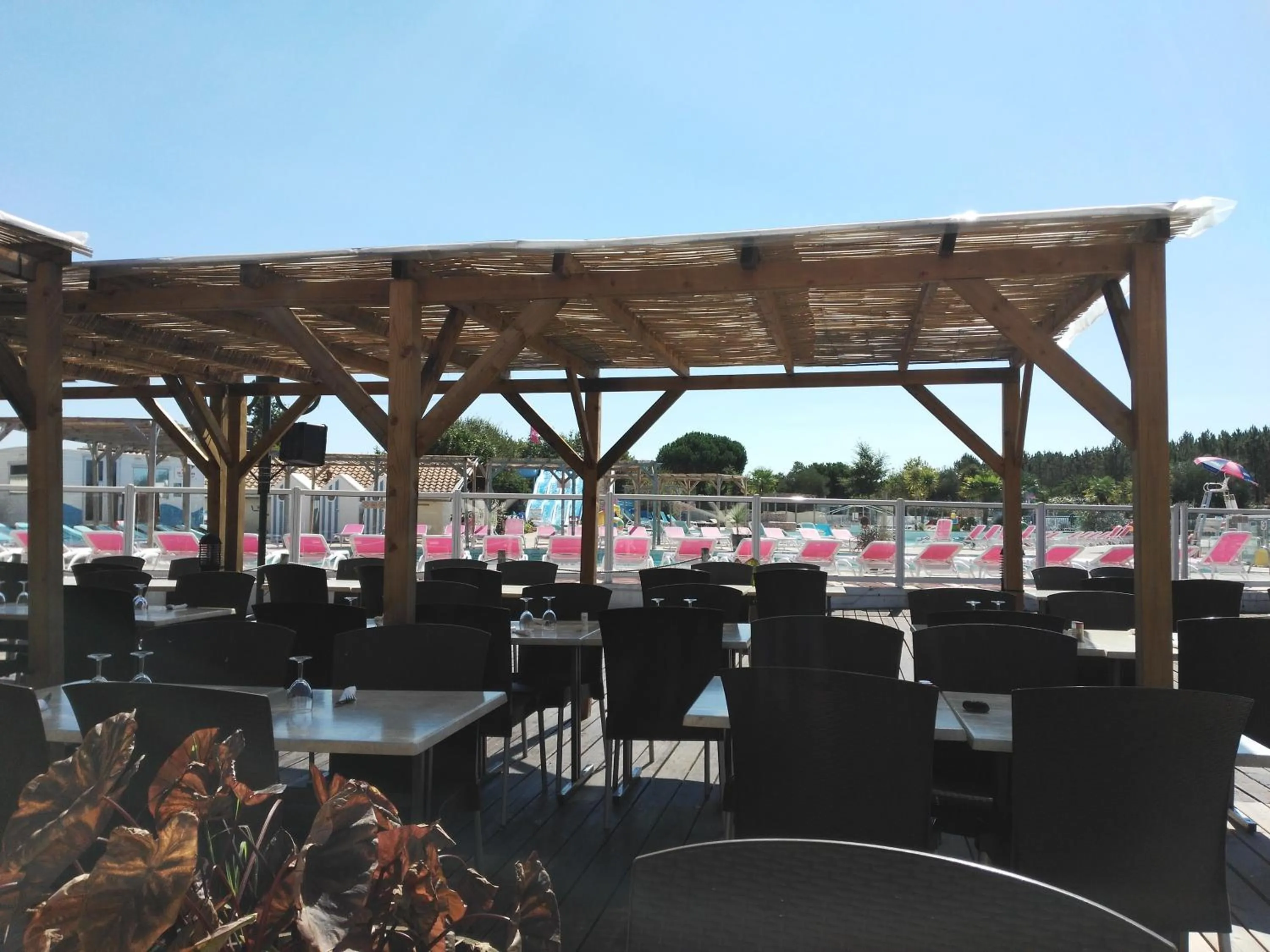 Patio in MOBIL HOME 43 dans Camping 4 Etoiles