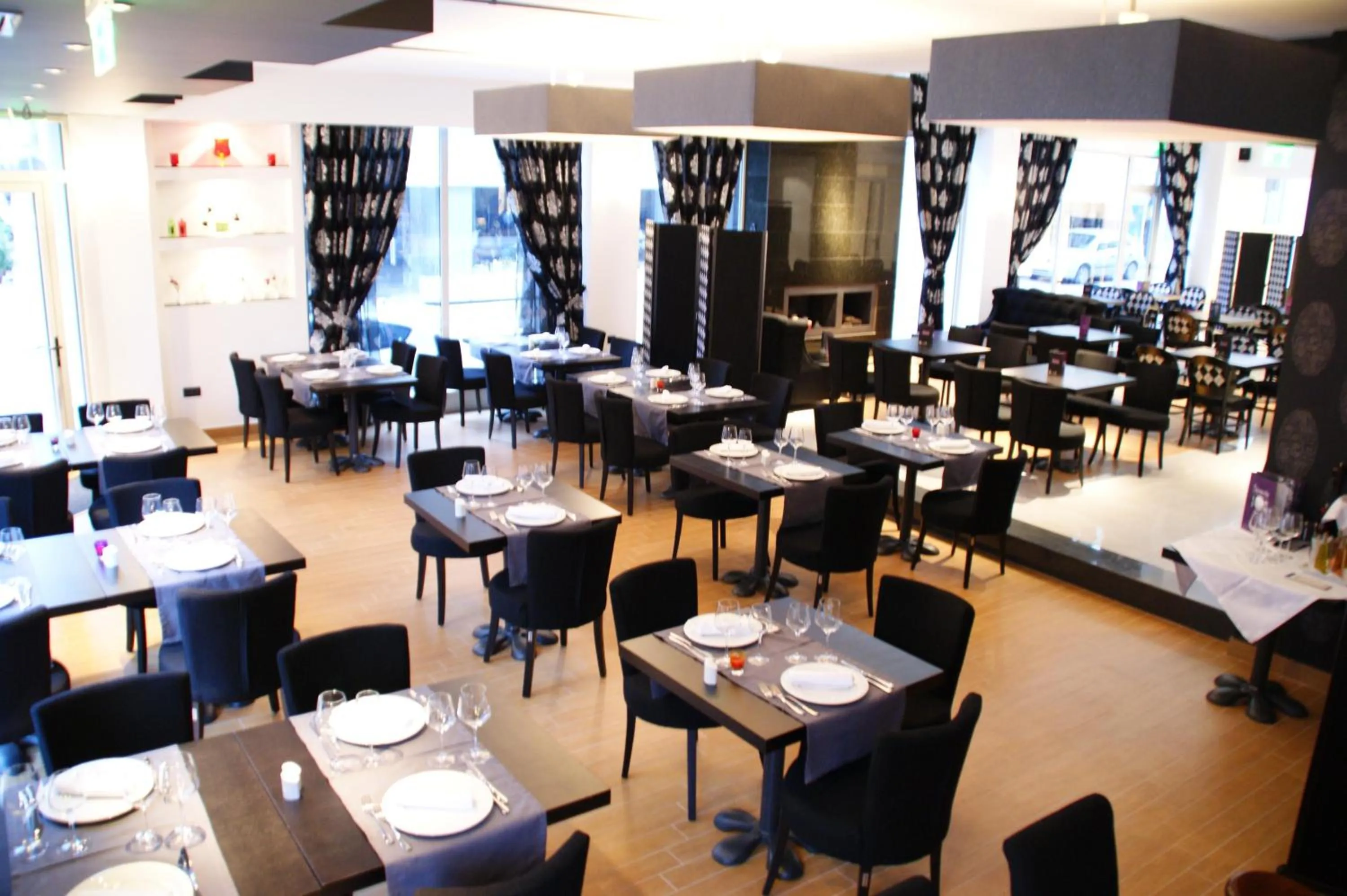 Restaurant/places to eat in Hotel Iliana