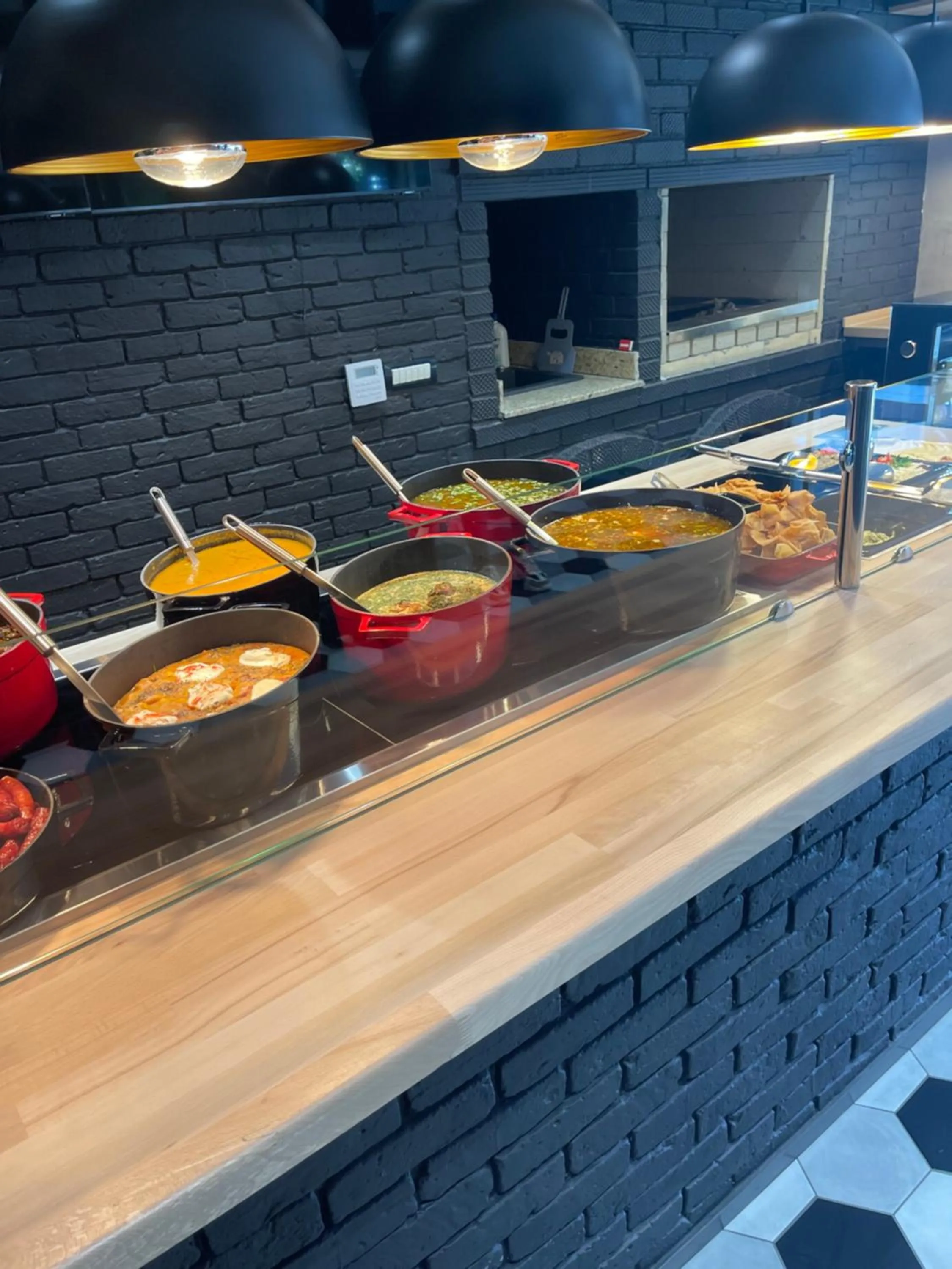 Restaurant/places to eat in Ganzo Boutique Hotel