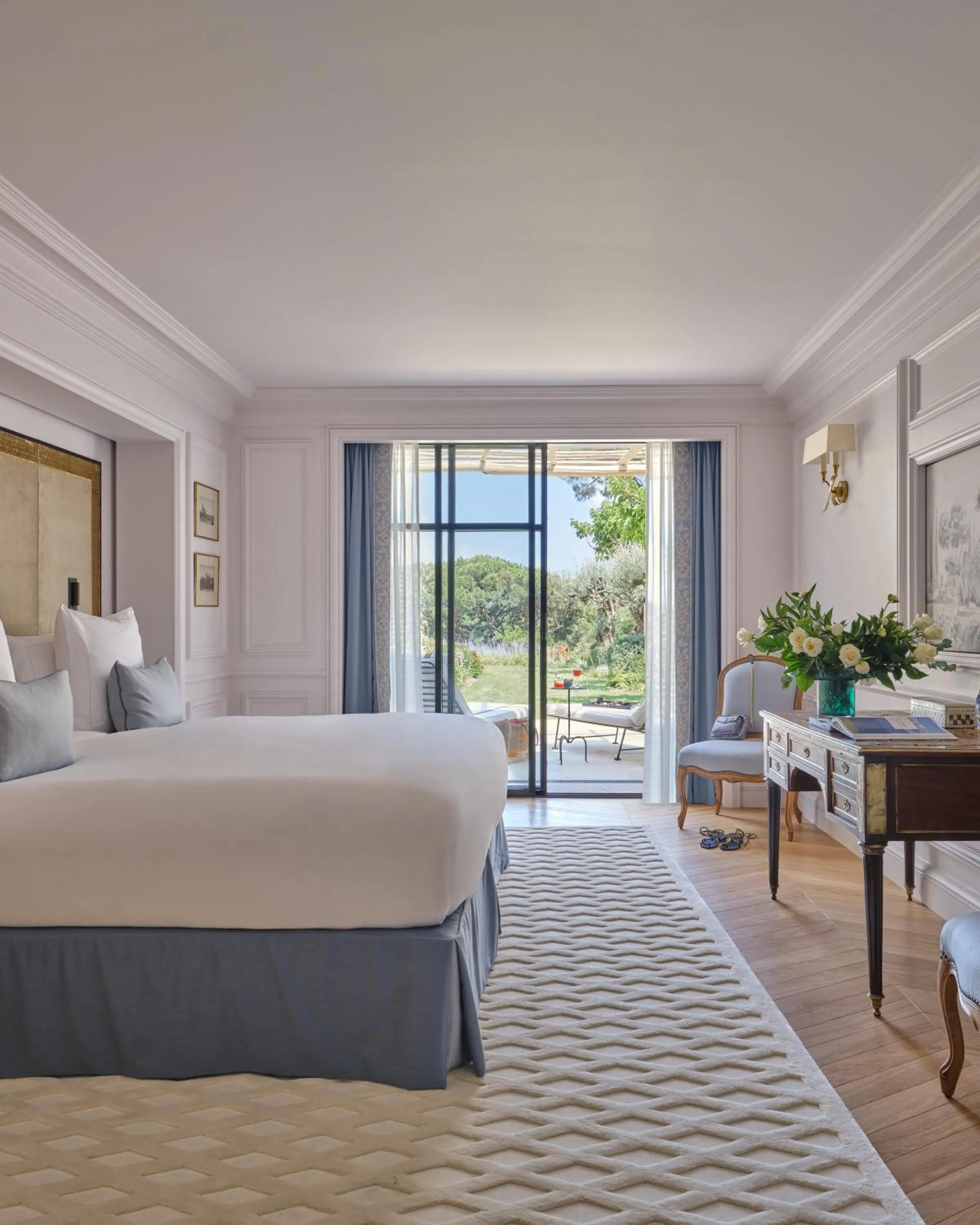 Bedroom, Bed in Airelles Château de la Messardière