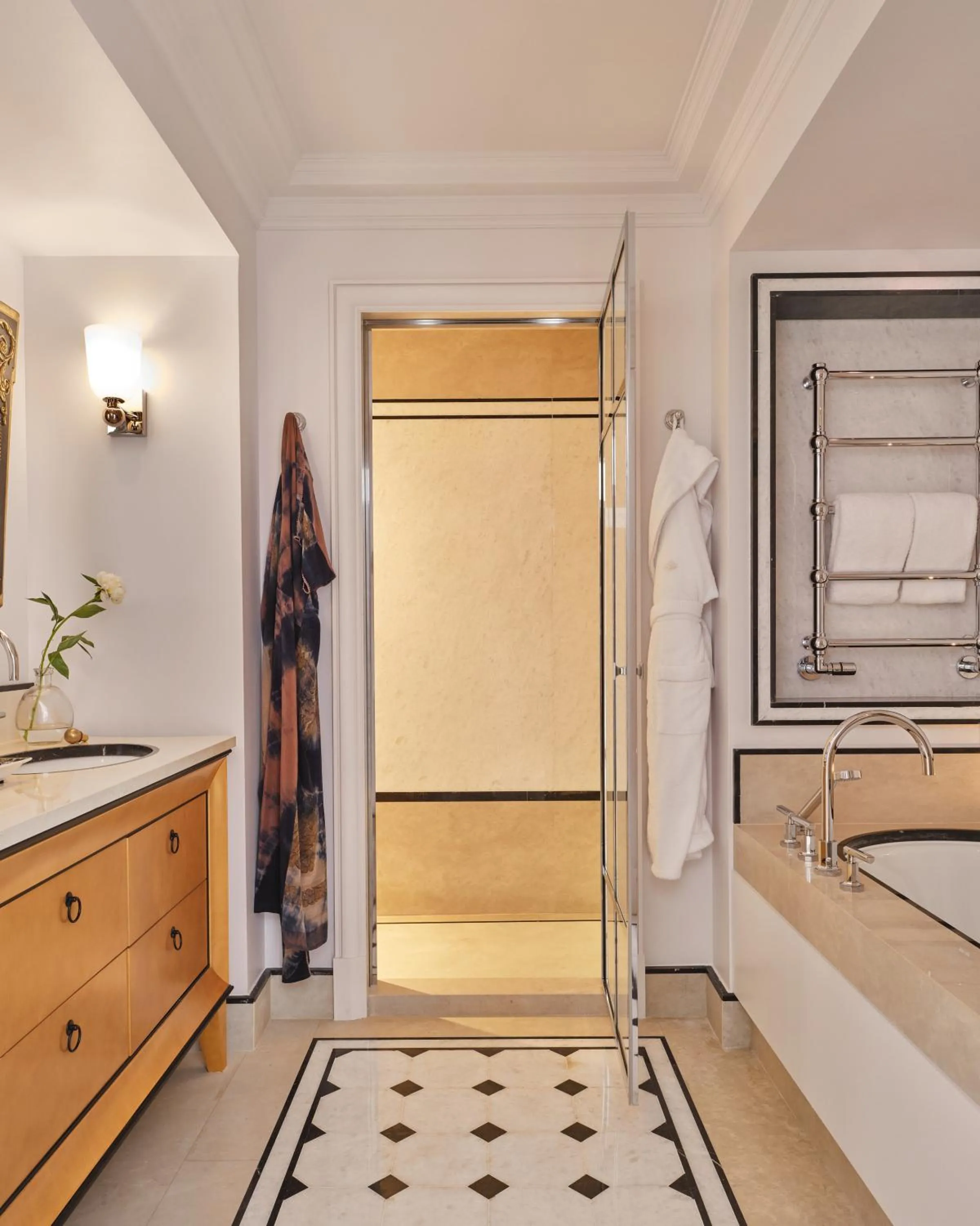 Bathroom, Bed in Airelles Château de la Messardière