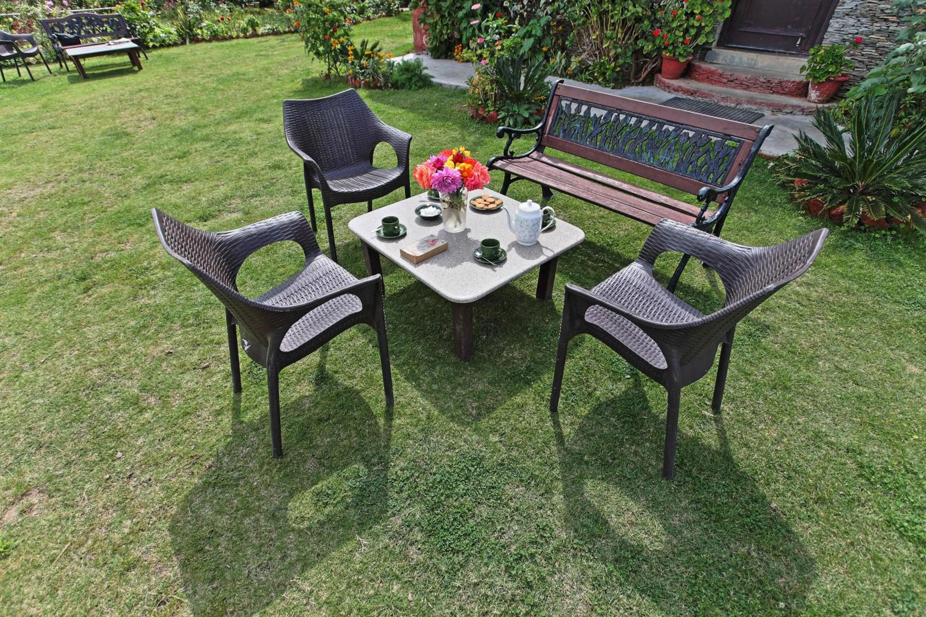 Garden in Cedar Lodge By Aahma