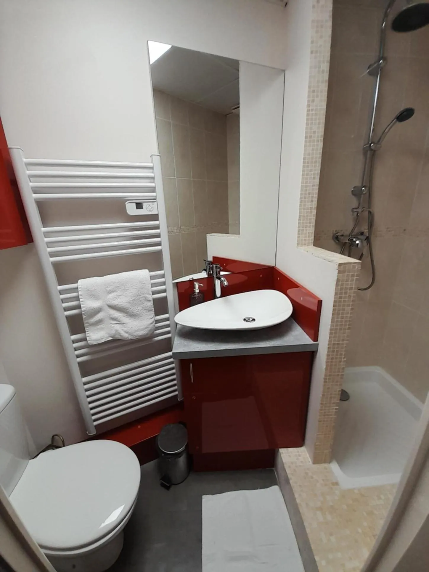 Bathroom in La Chaloupe 4