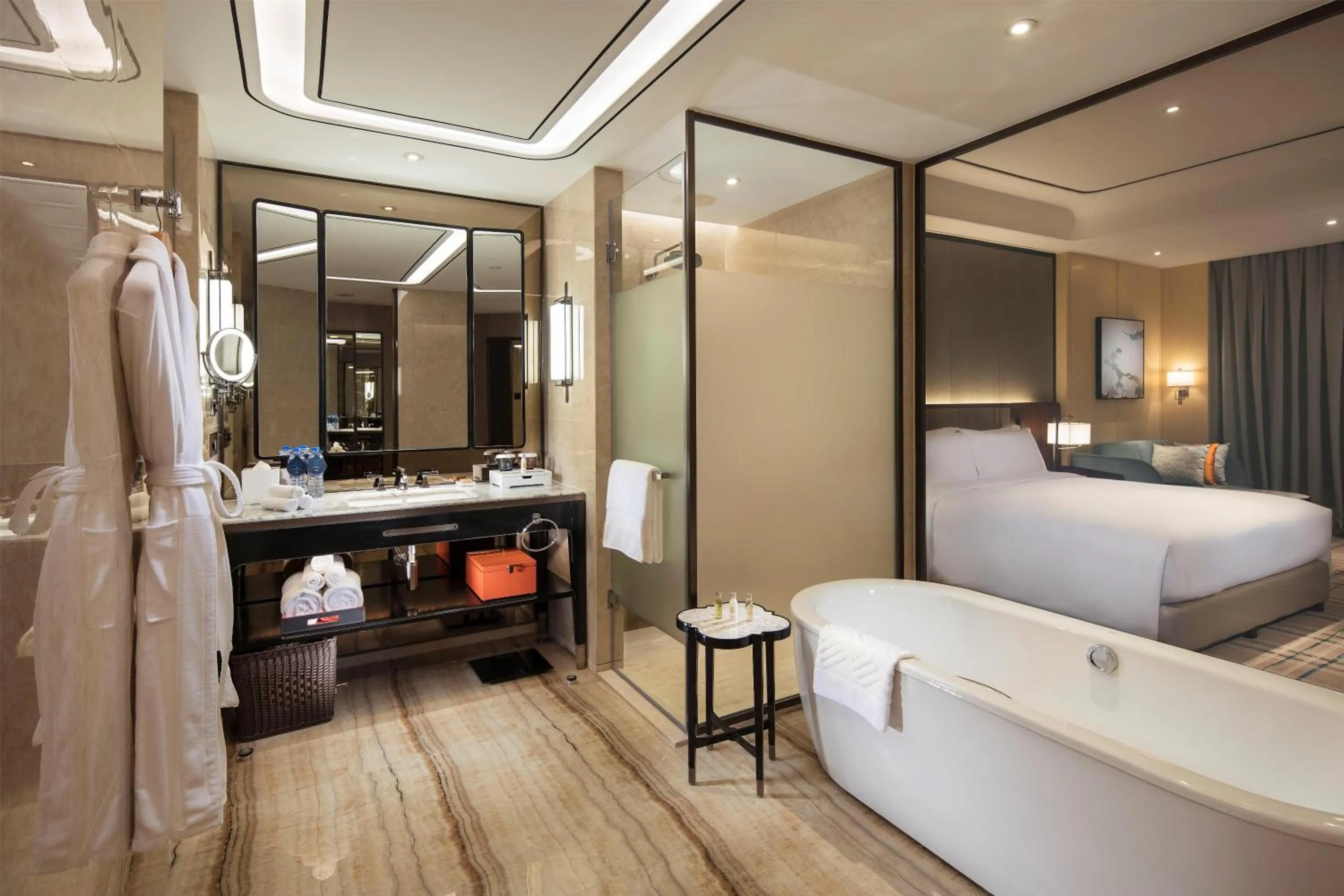 Bathroom, Bed in Hilton Fuzhou