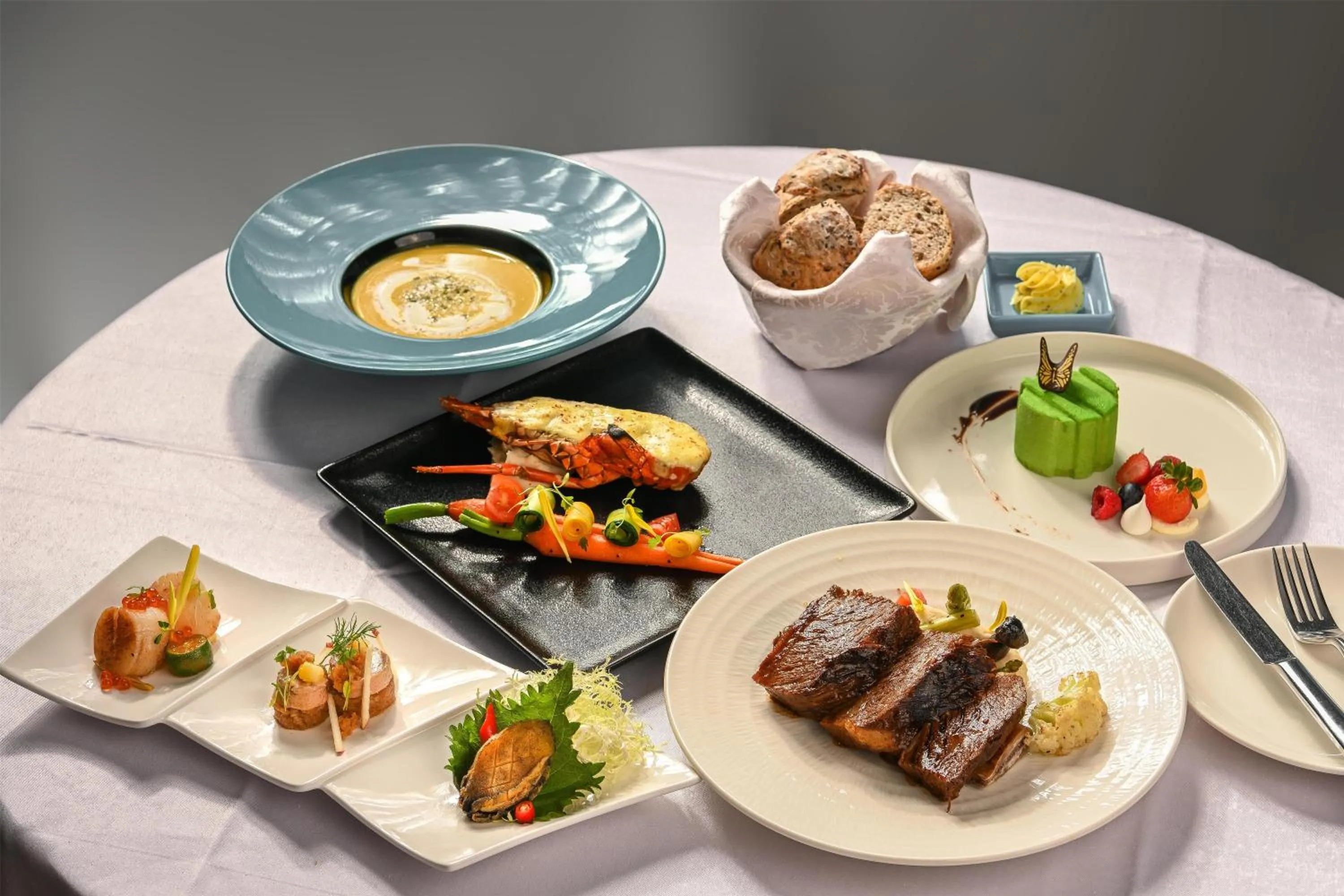 Dining area in Hilton Fuzhou