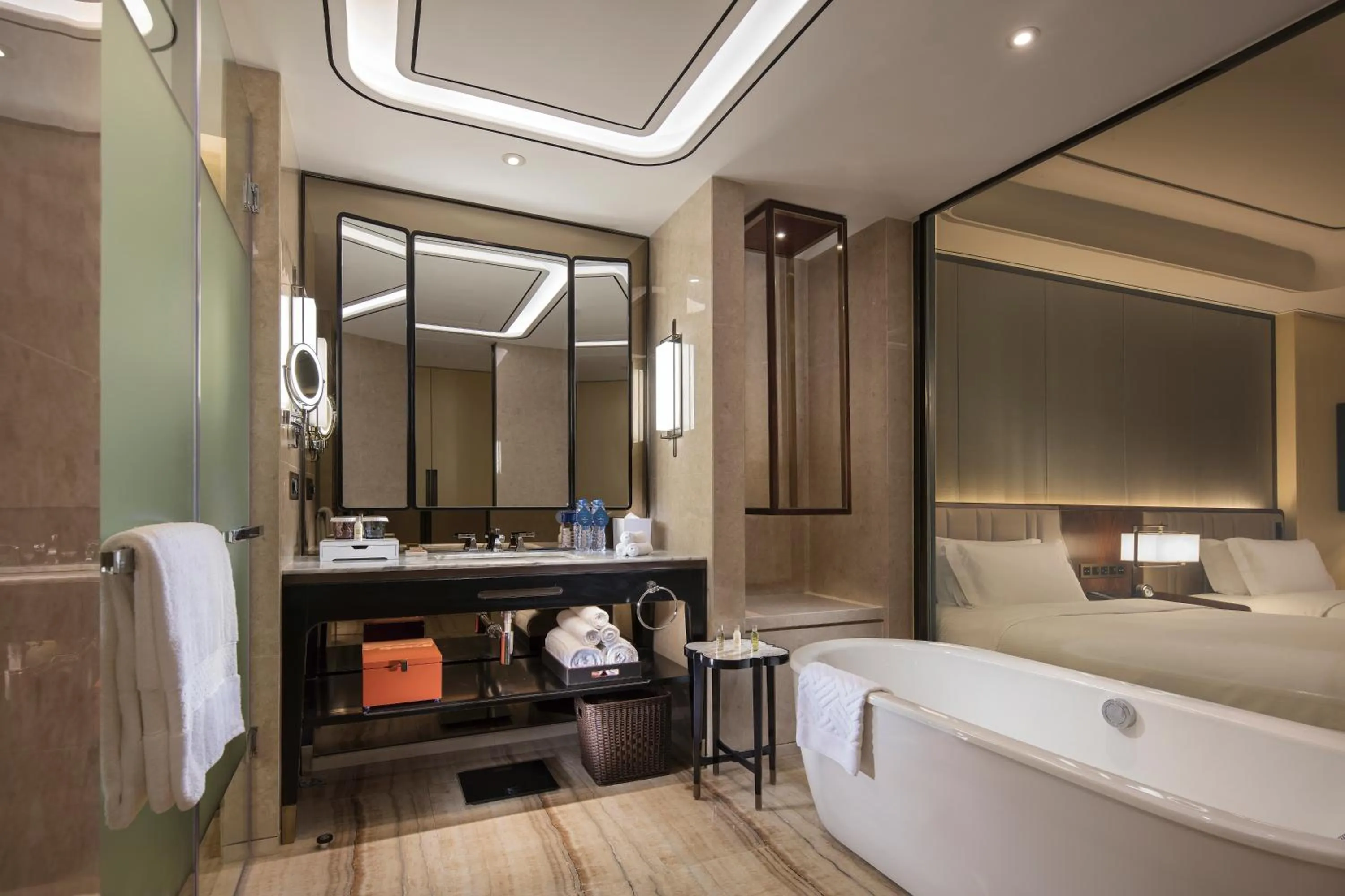 Toilet, Bed in Hilton Fuzhou