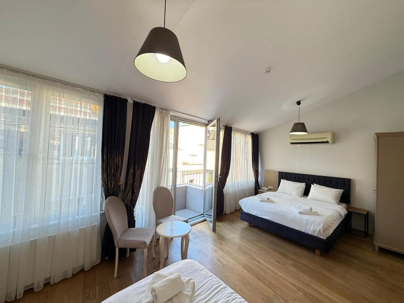 Balcony/Terrace, Bed in Hotel Next2