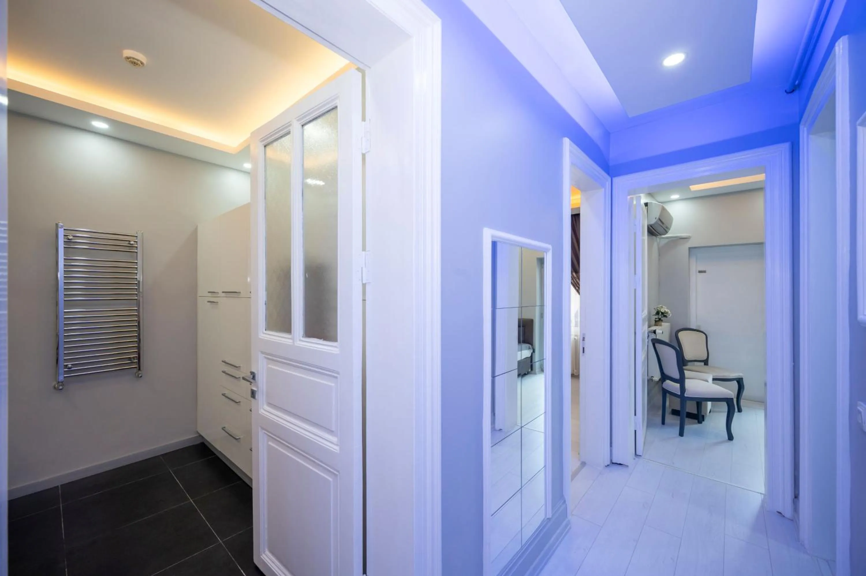 Family in Hotel Next2