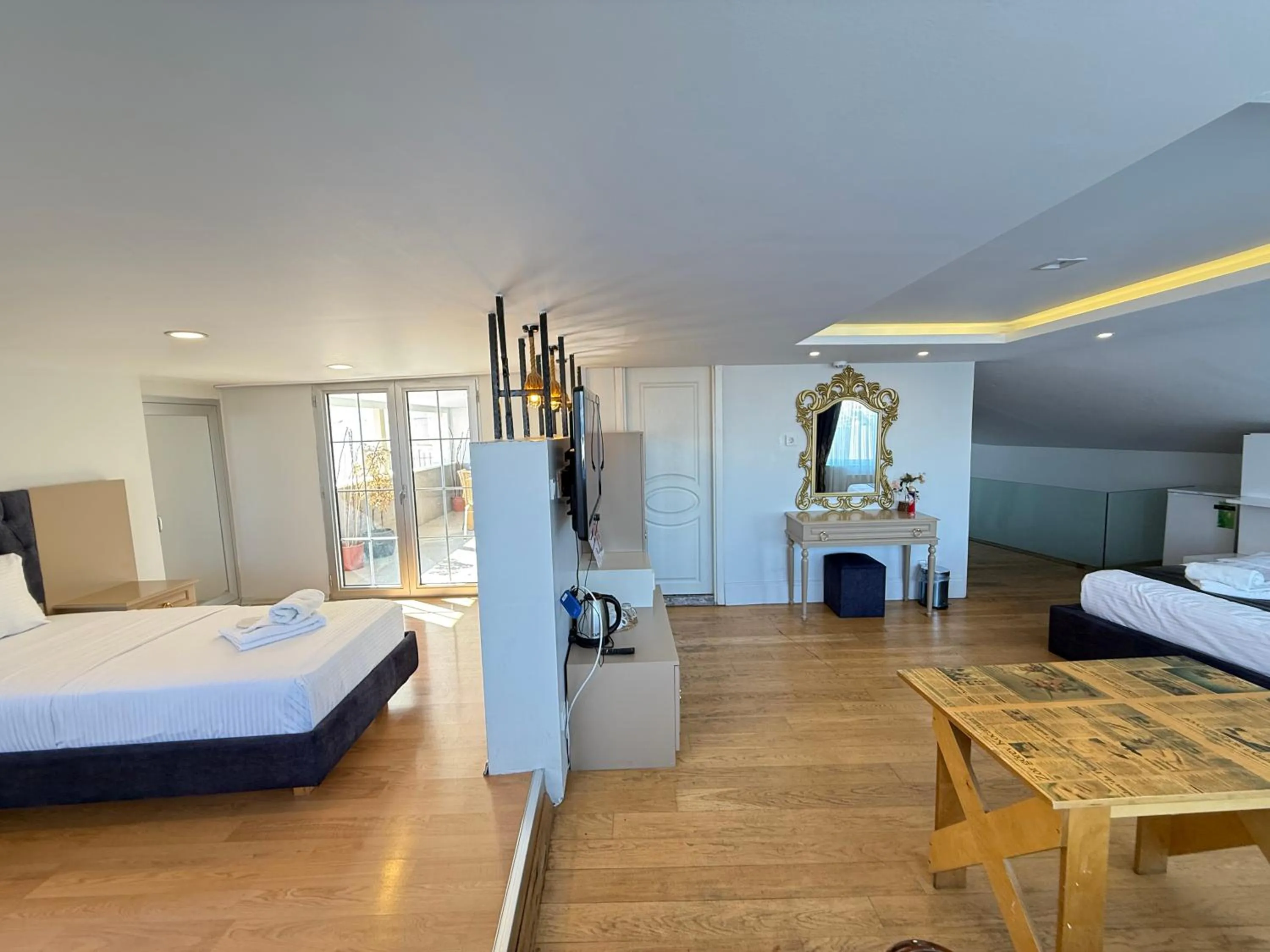 Living room, Bed in Hotel Next2