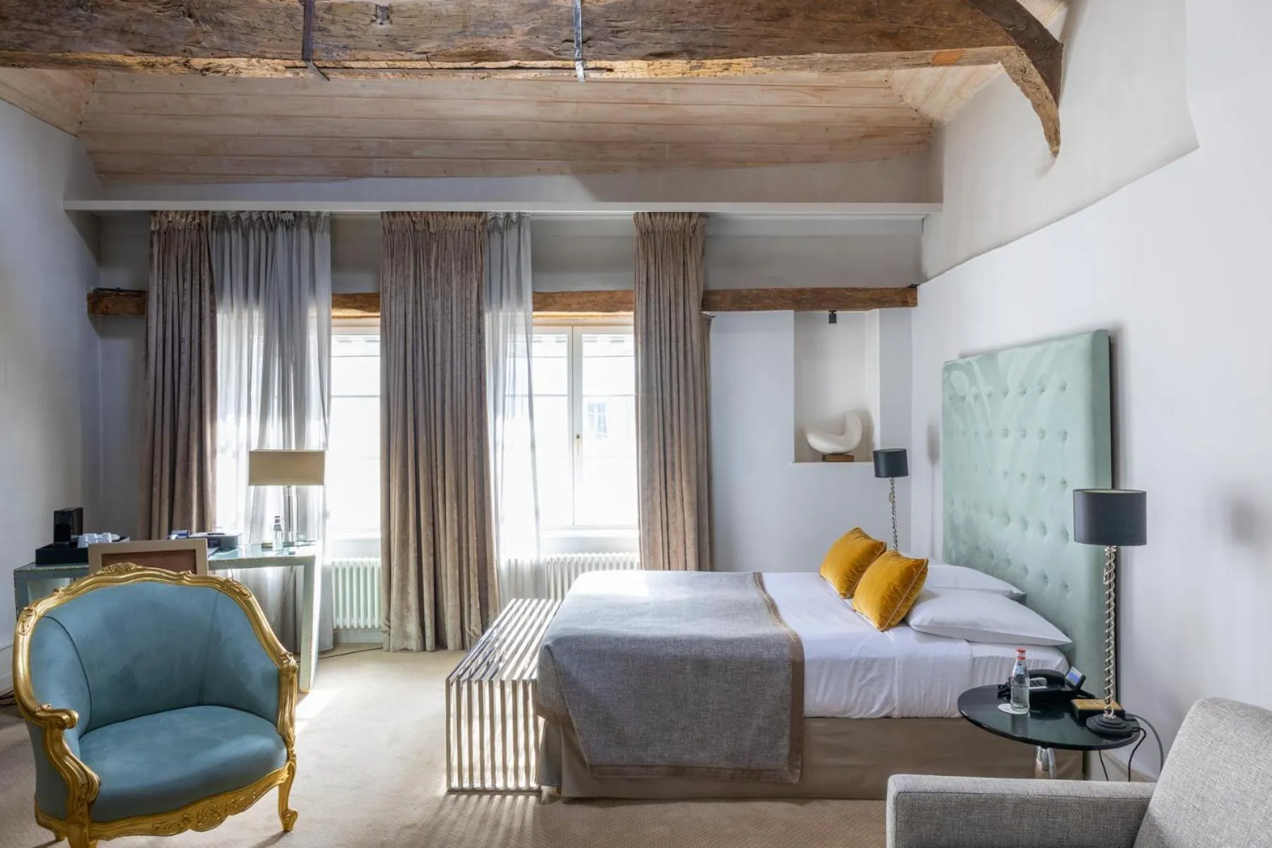 Bedroom, Bed in Hotel Le Place d'Armes - Relais & Châteaux