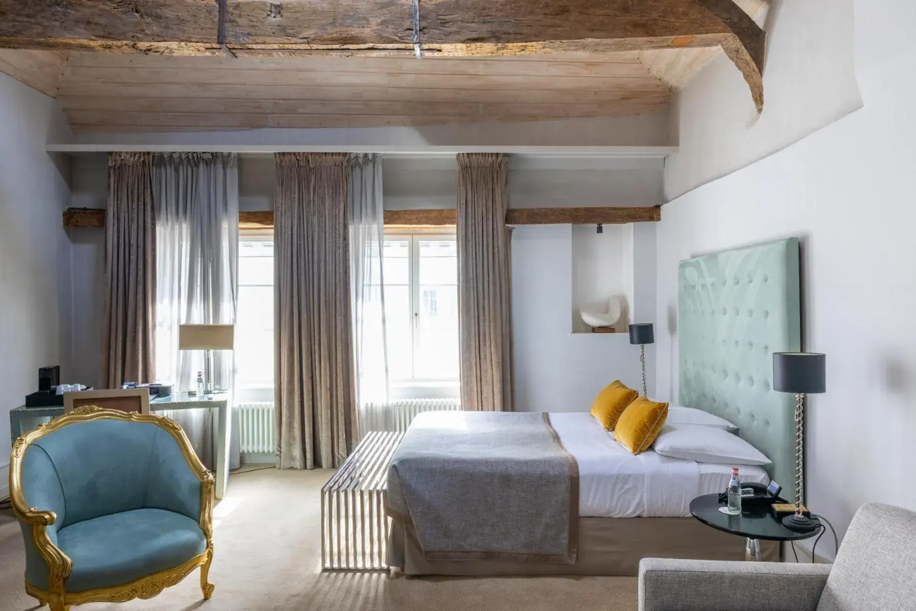 Junior Suite in Hotel Le Place d'Armes - Relais & Châteaux Junior Suite in Hotel Le Place d'Armes - Relais & Châteaux