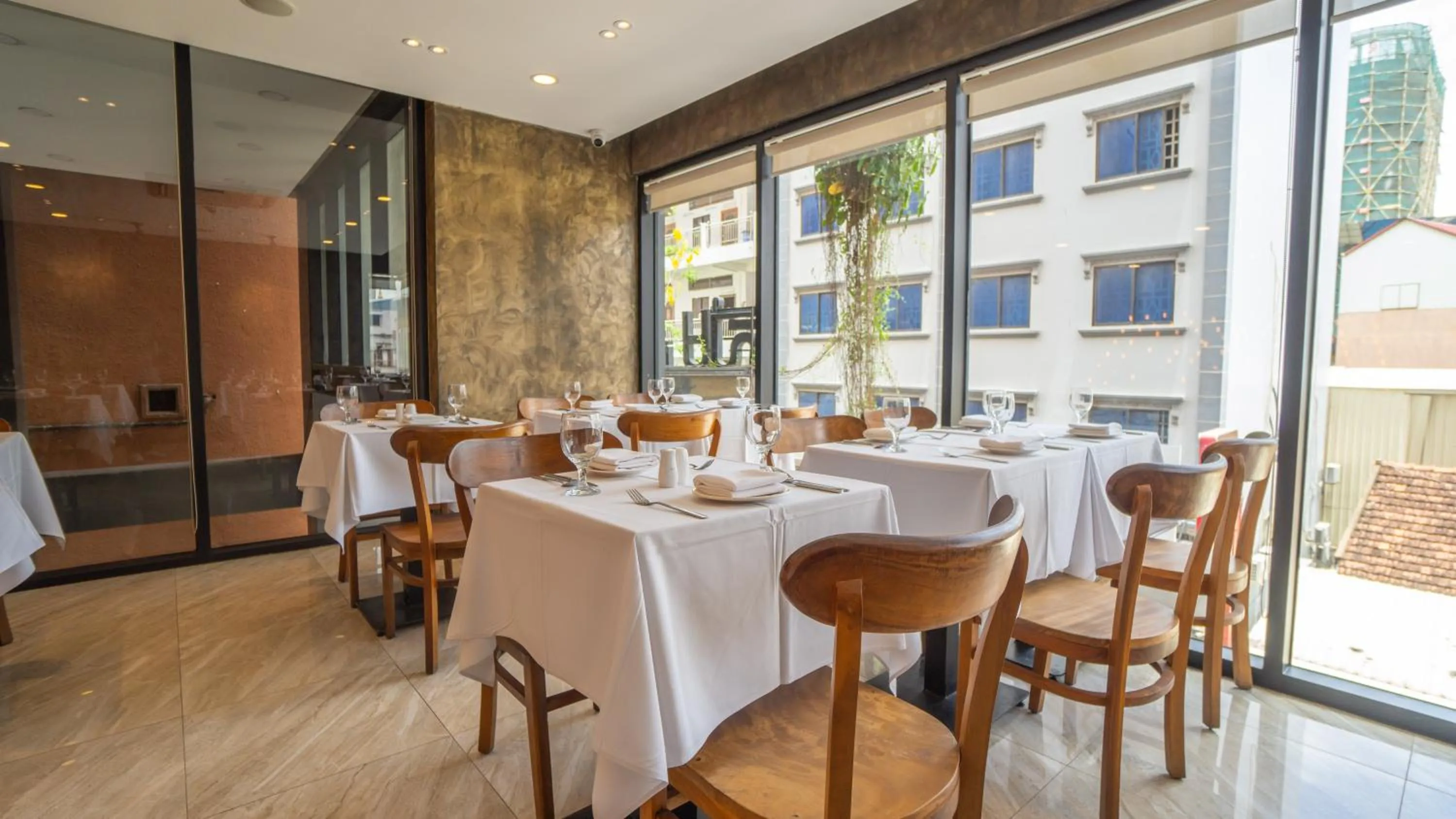 Restaurant/places to eat in SIM Boutique Hotel